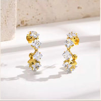 Aretes de argolla de piedra.