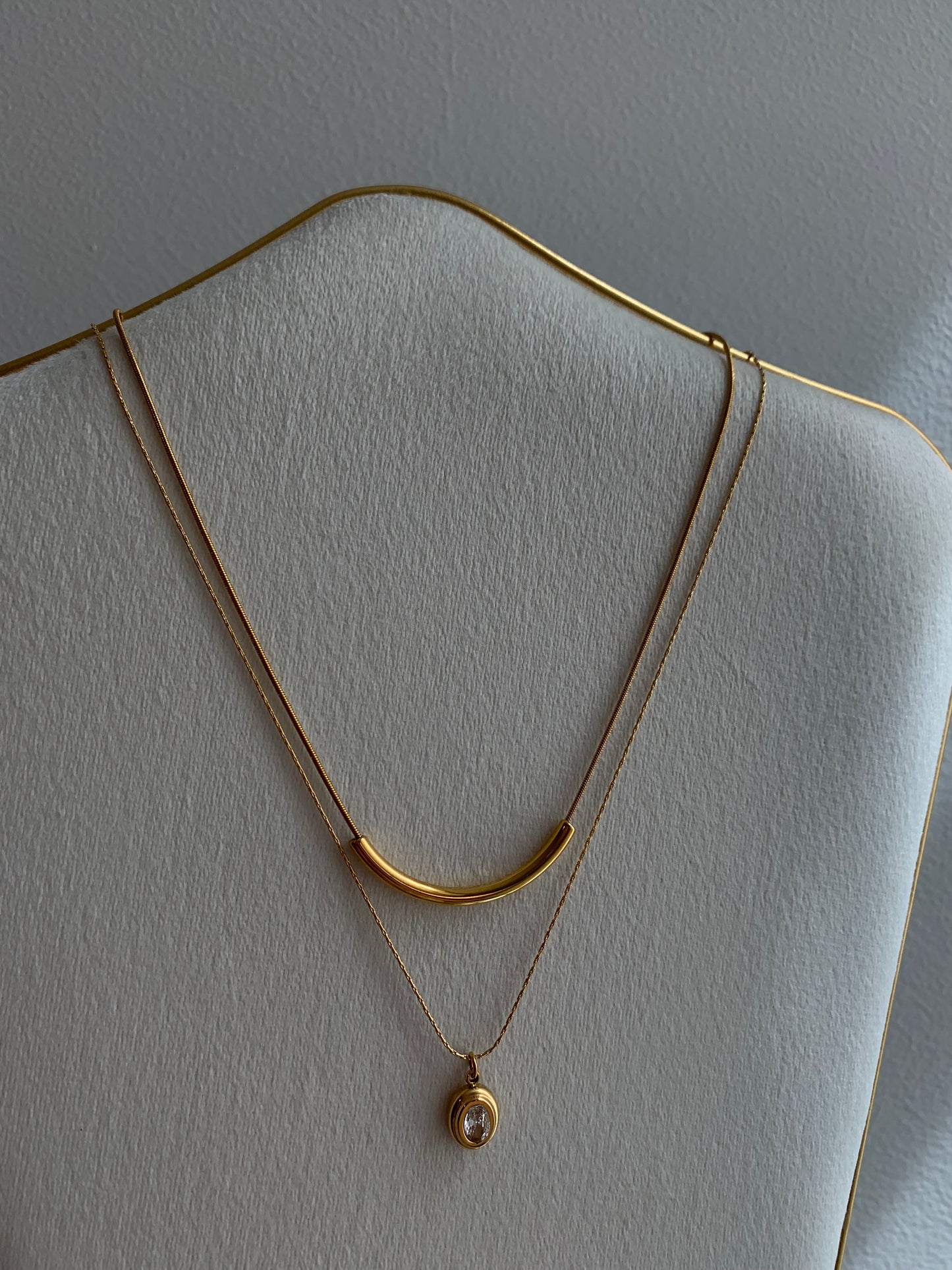 Collar de piedra preciosa ovalada blanca - Richesse Jewels