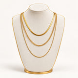 Collar Dorado de Tres Capas con Cadenas Combinadas
