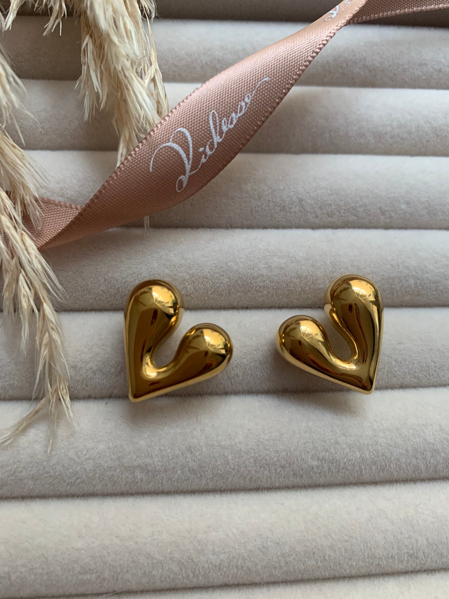 Aretes de corazón con un diseño bonito y adorable.(solido) - Richesse accesorios