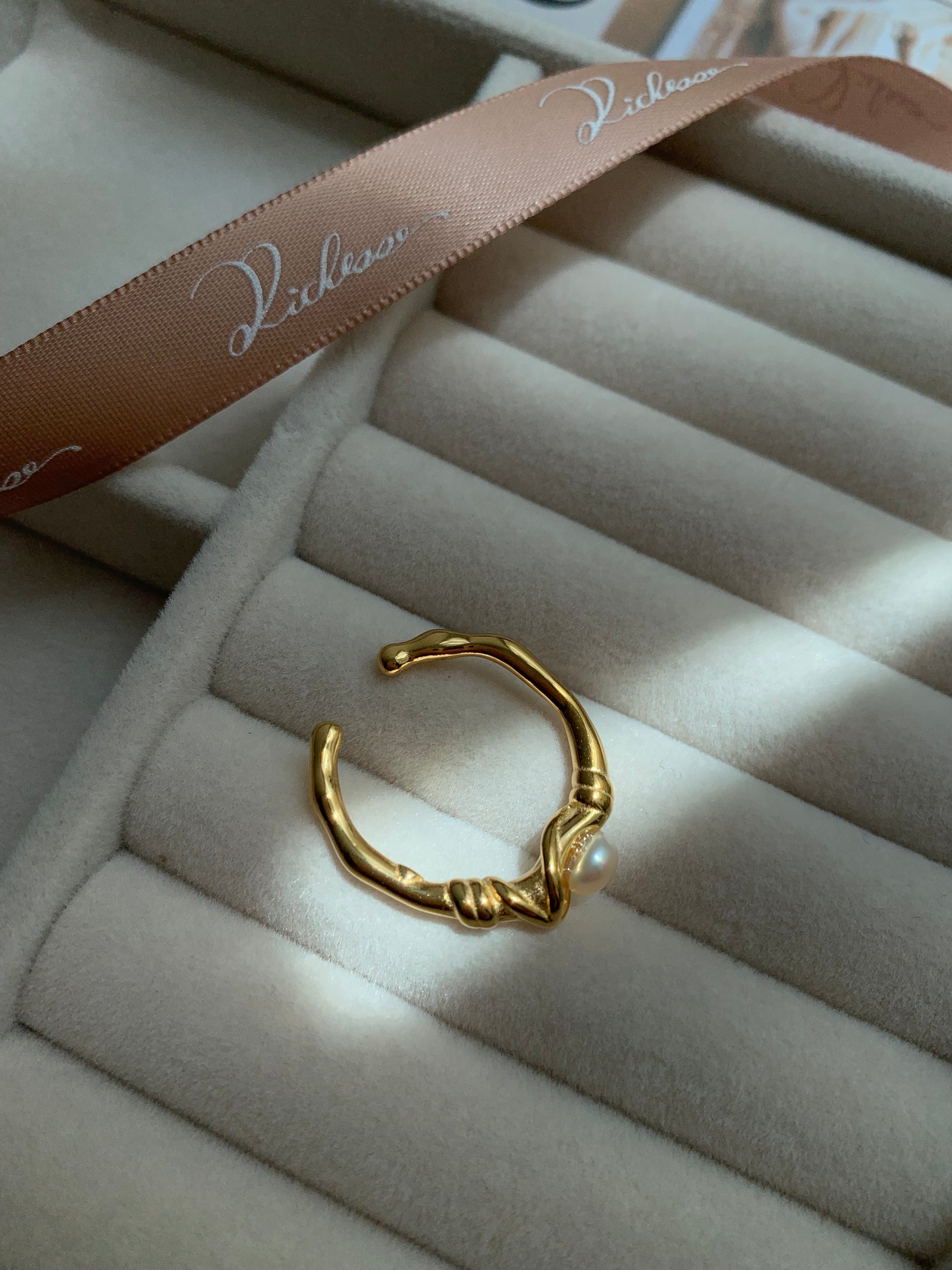 Anillo Gabriel con Perla - Richesse Jewels