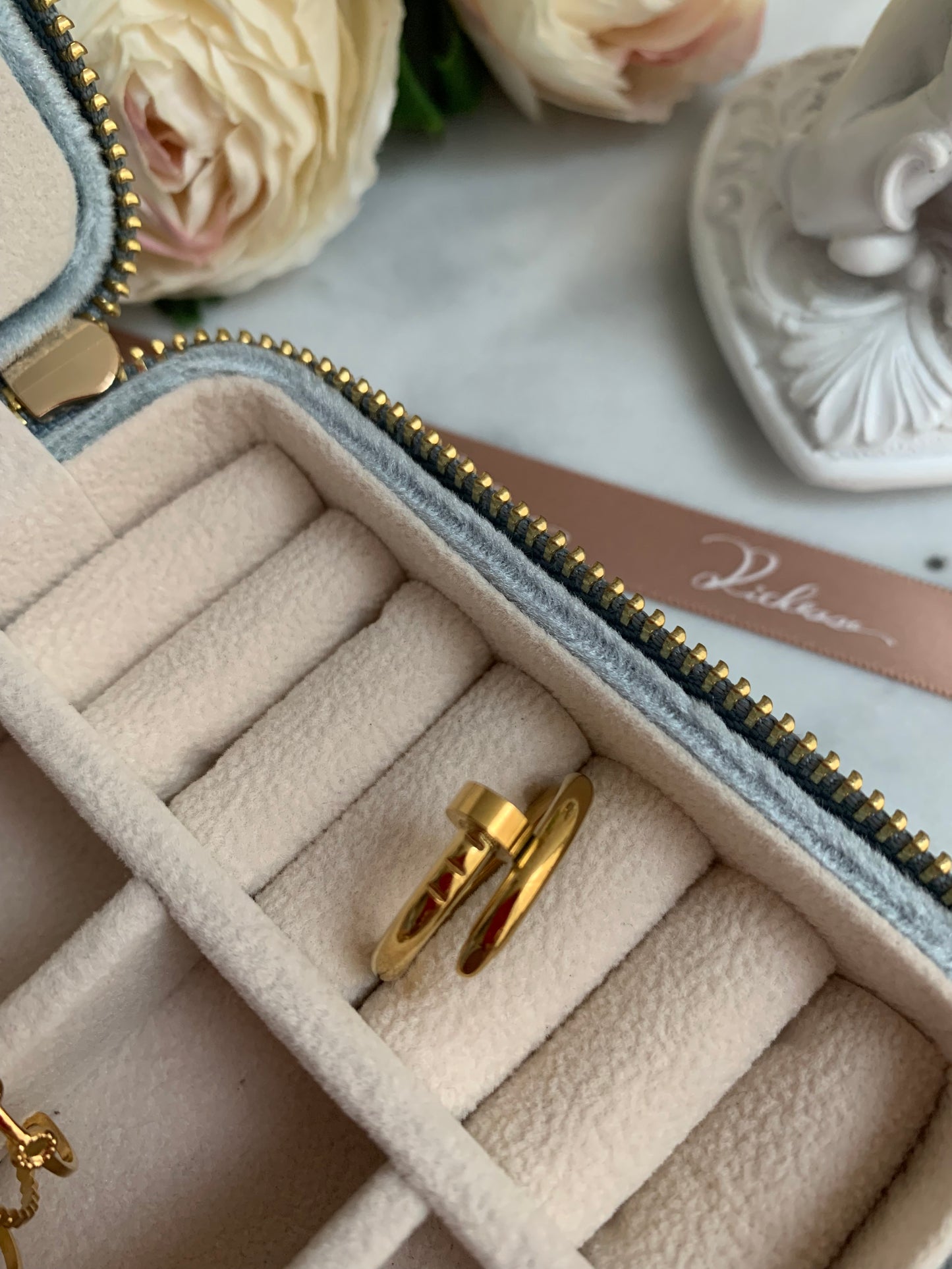 Anillo clásico en forma de clavo AAA+ - Richesse Jewels