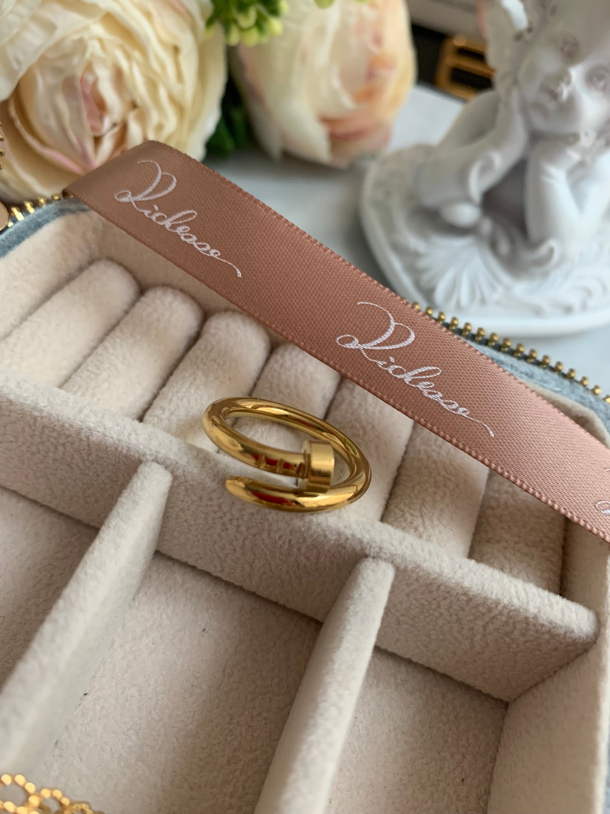 Anillo clásico en forma de clavo AAA+ - Richesse Jewels