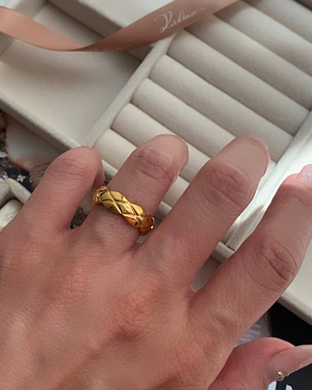 Anillo de Estilo Clásico Acolchado AAA+ - Richesse Jewels