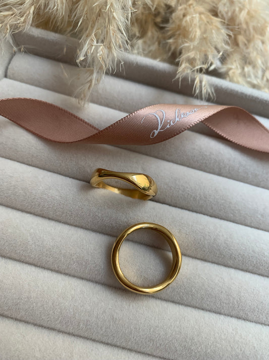 Anillo de estilo minimalista con forma de ola - Richesse Jewels