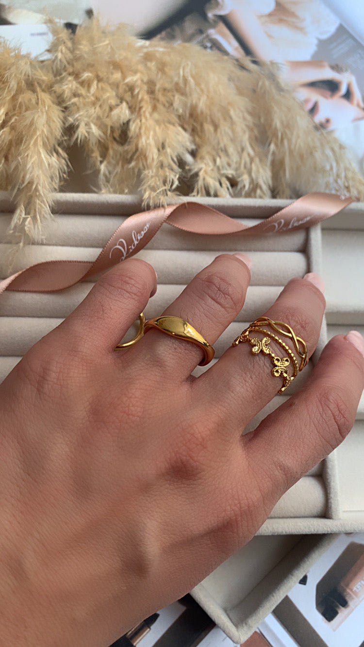 Anillo de estilo minimalista con forma de ola - Richesse Jewels