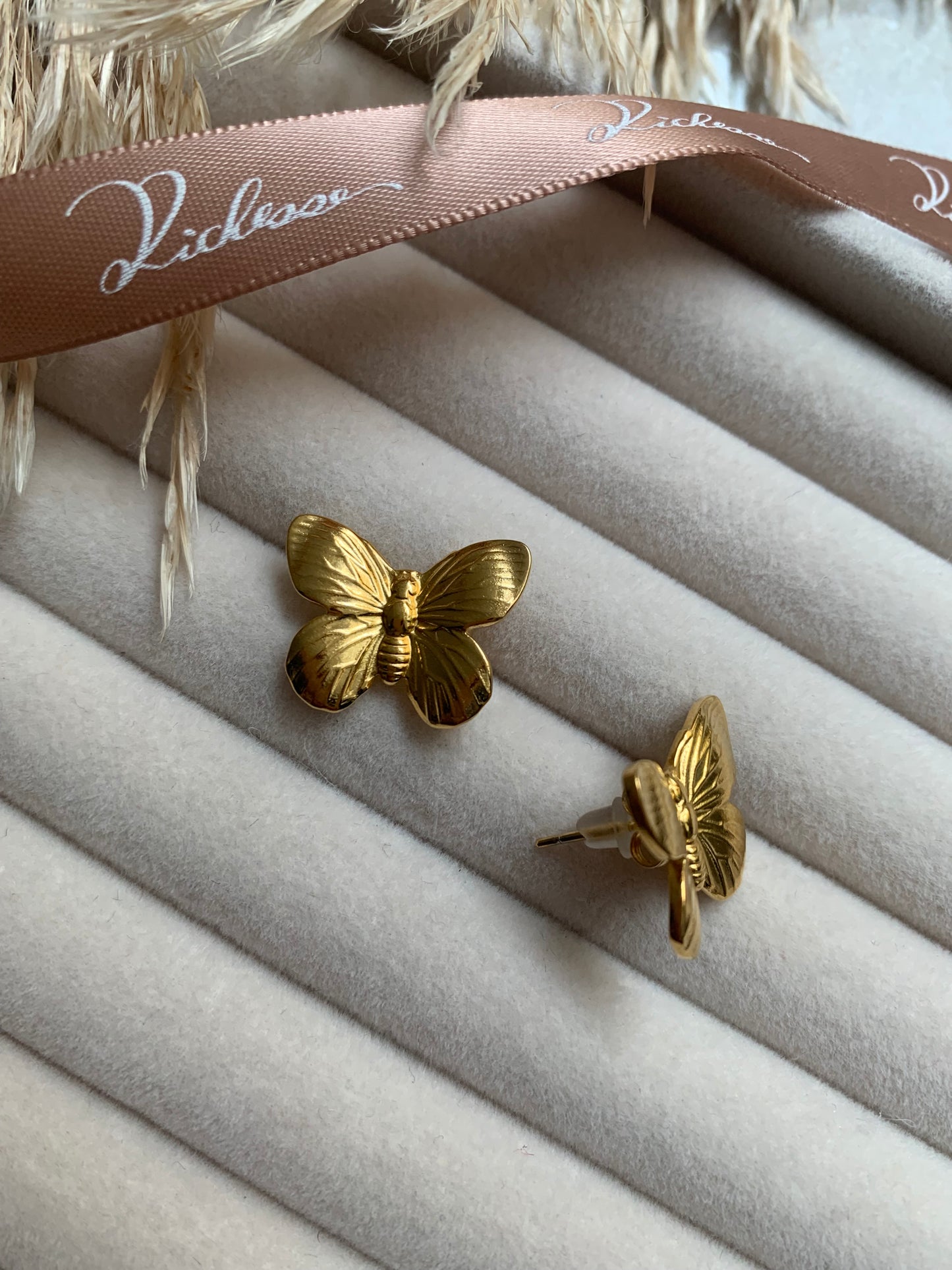 Aretes Delicados Mariposa en Vuelo - Richesse Jewels