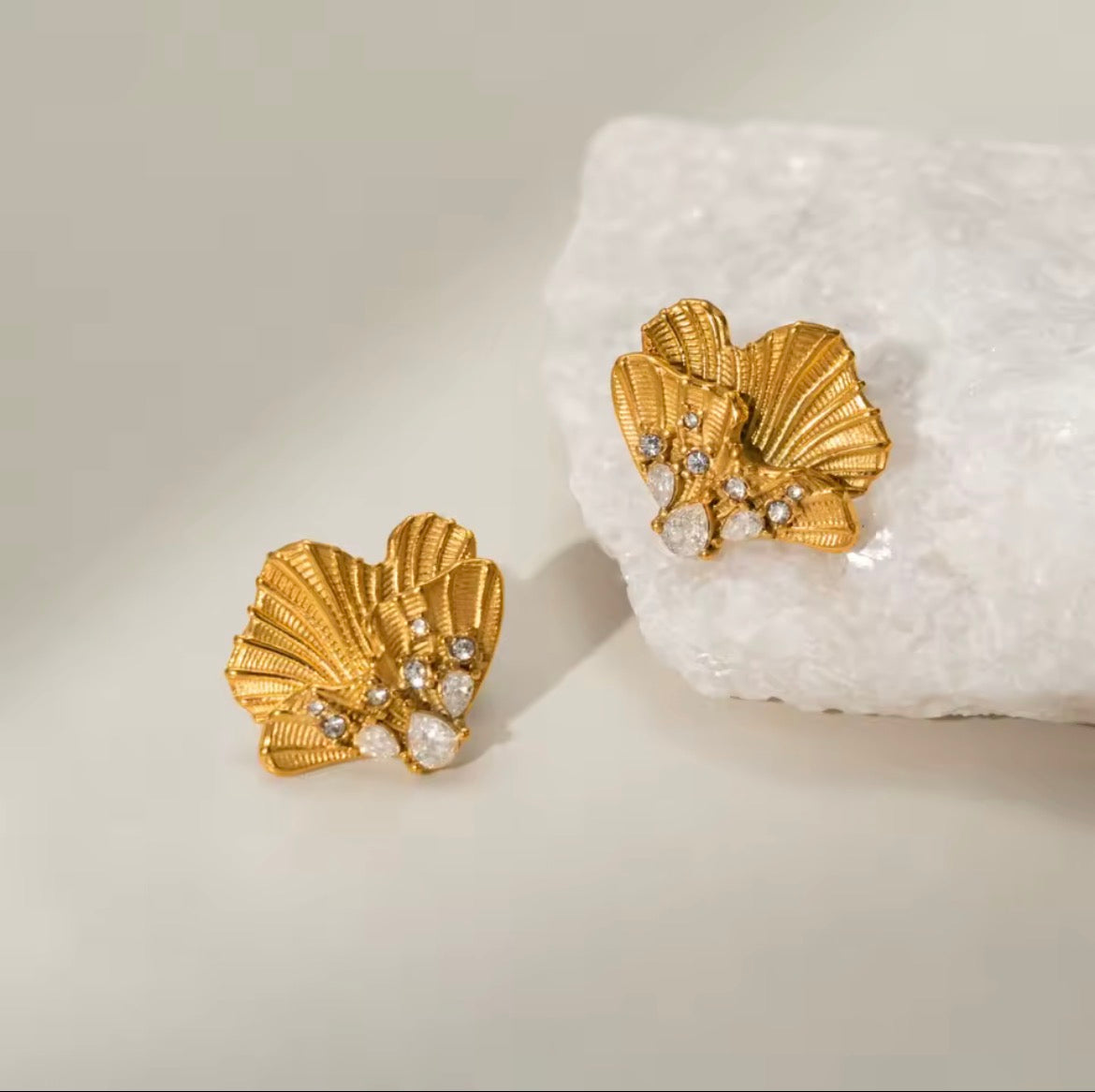 Aretes Florales en Forma de Alas con Zirconia hipoalergenicos waterproof
- Richesse accesorios6557