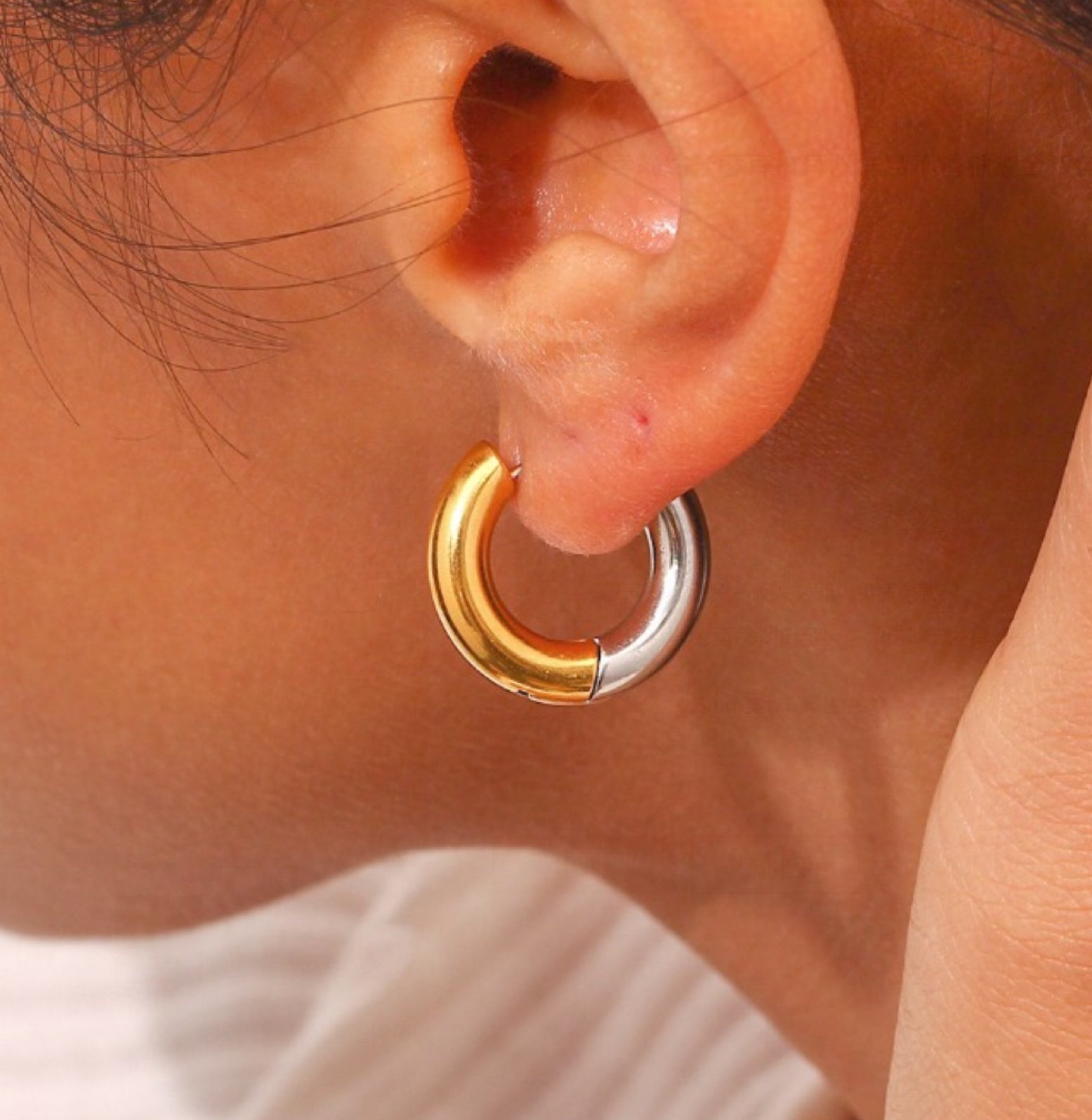 Aretes clásicos bicolor（S) - Richesse Jewels