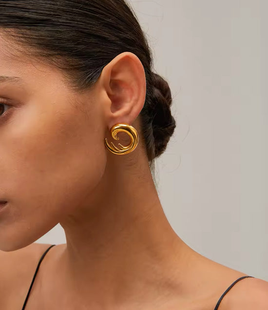 Aretes con diseño de olas a la moda - Richesse Jewels
