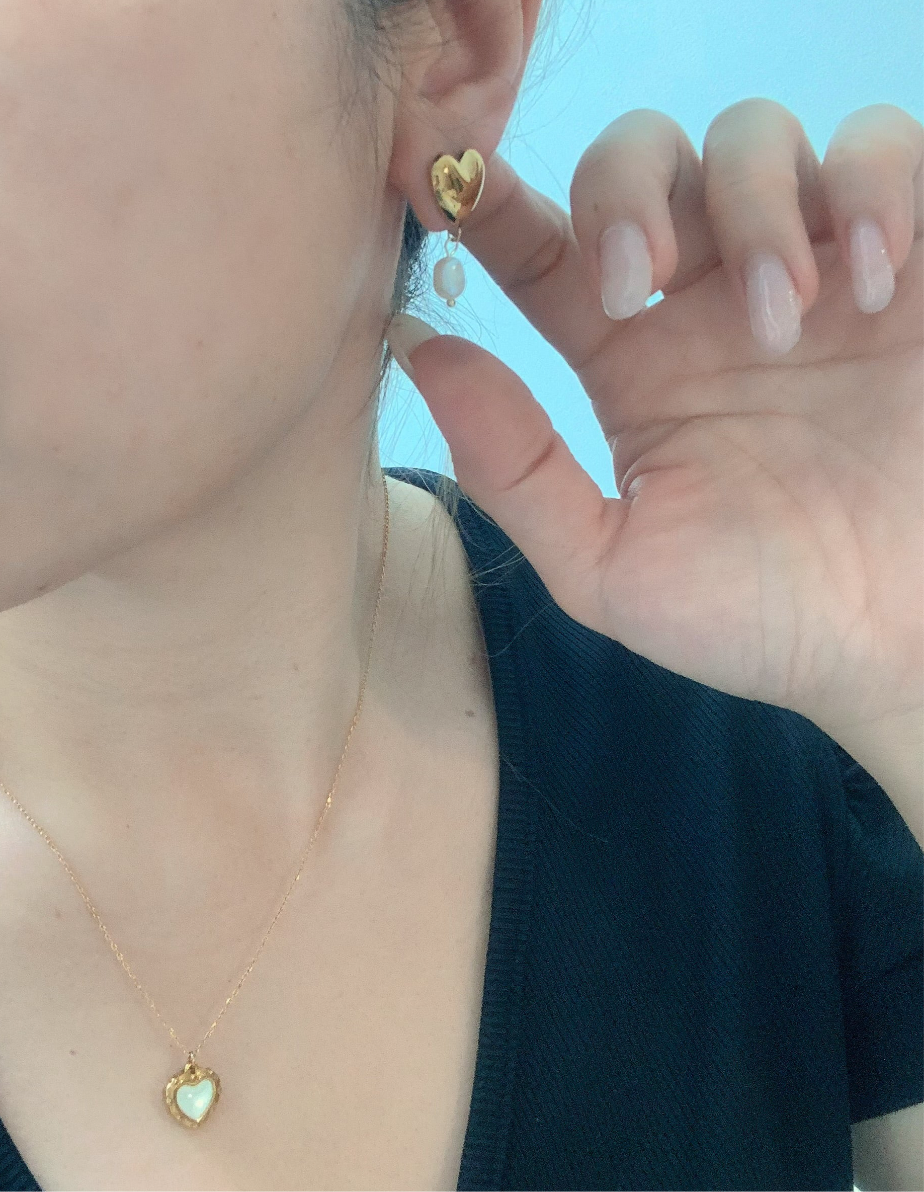 Aretes de corazón con colgante de perla - Richesse Jewels