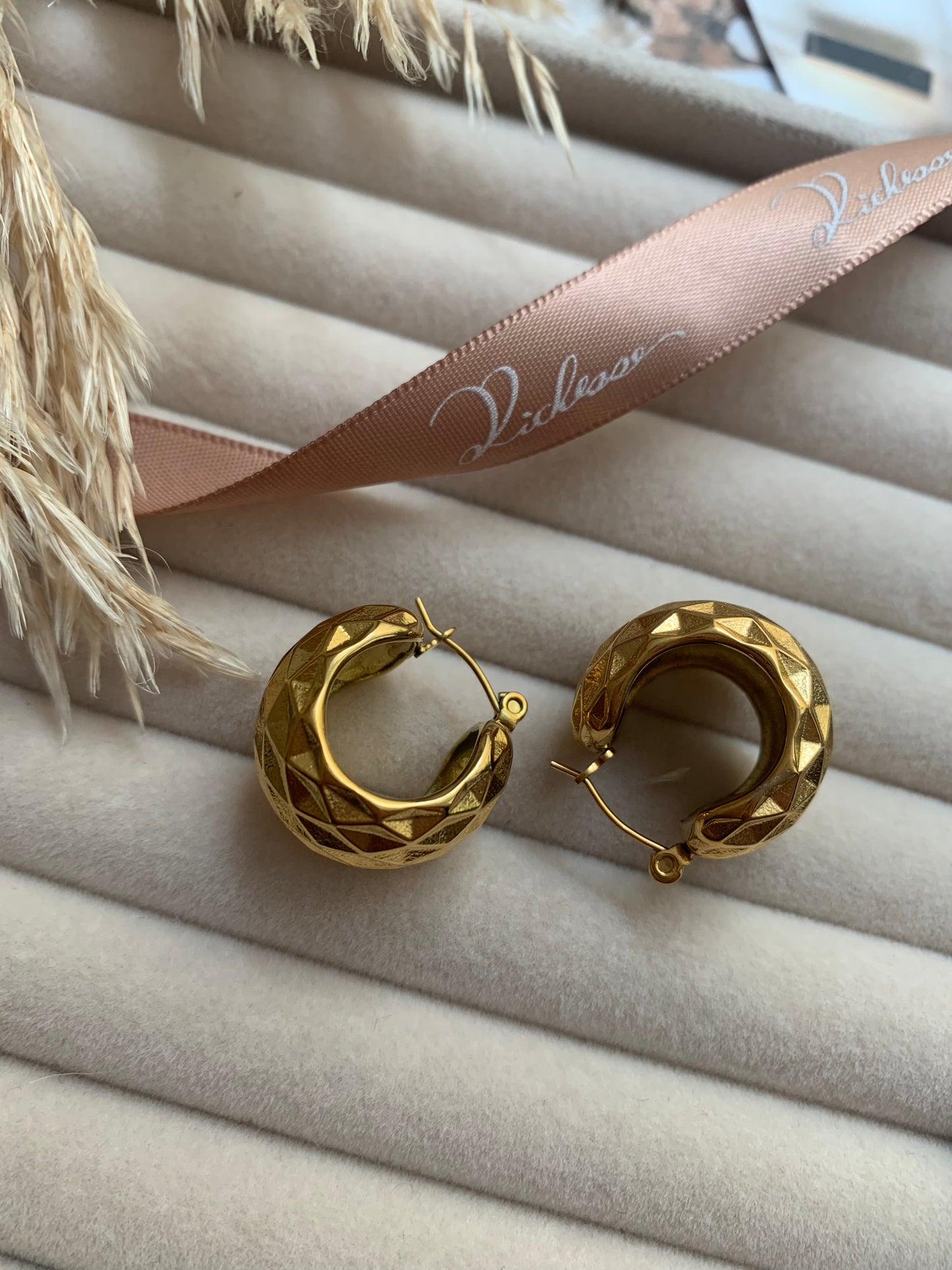 Aretes de diseño acolchado - Richesse Jewels