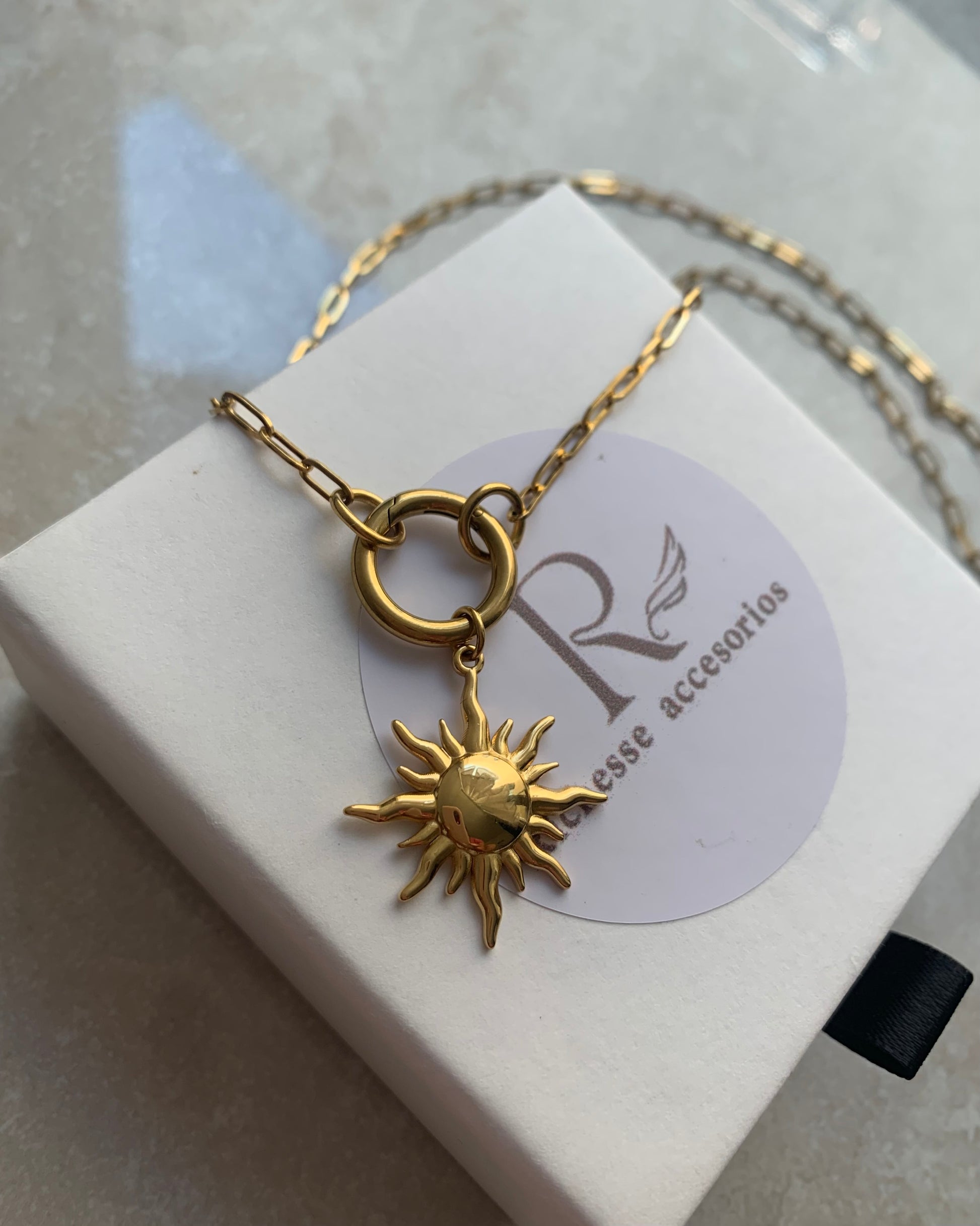 Ariel Sol Collar con dije - Richesse Jewels