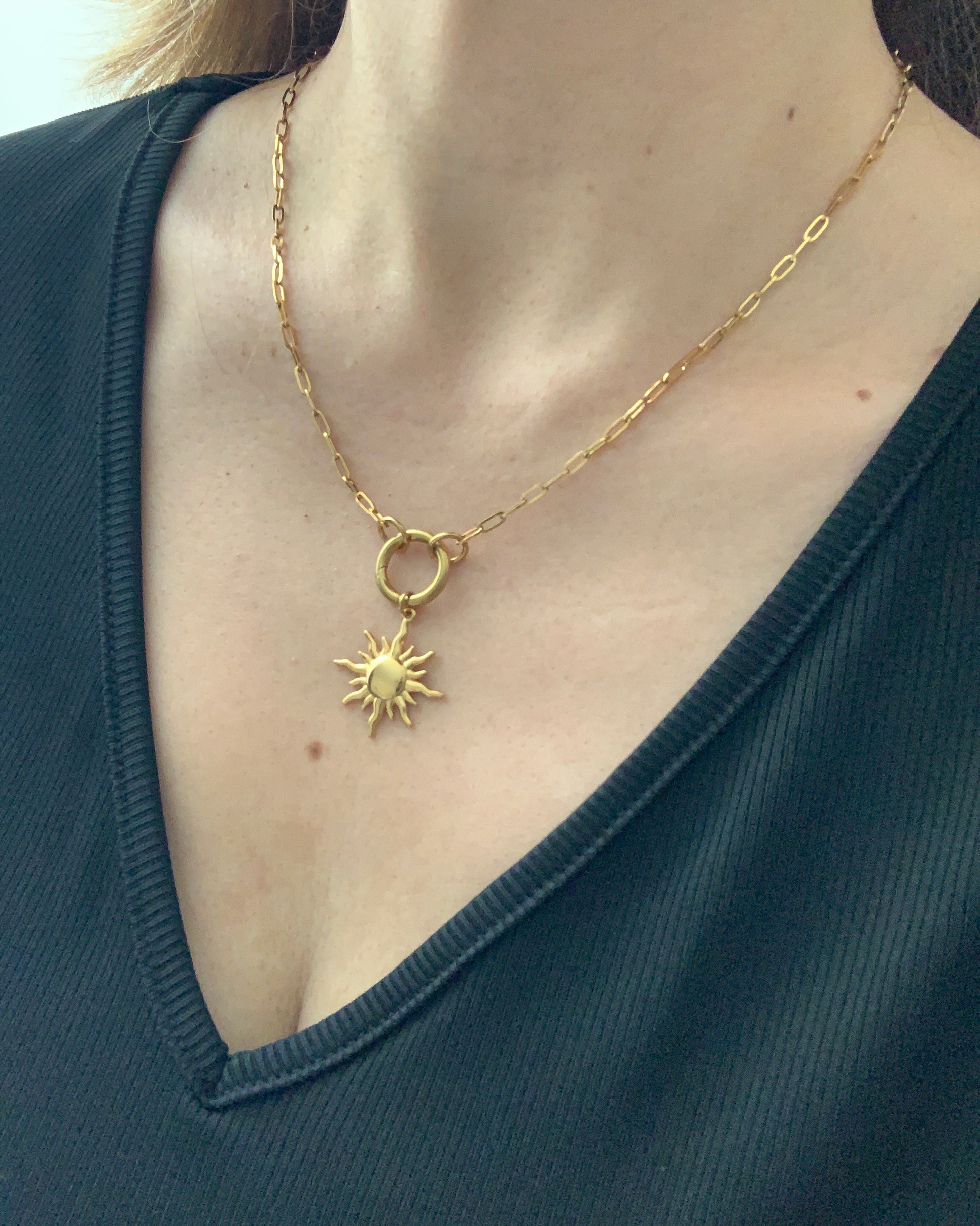 Ariel Sol Collar con dije - Richesse Jewels
