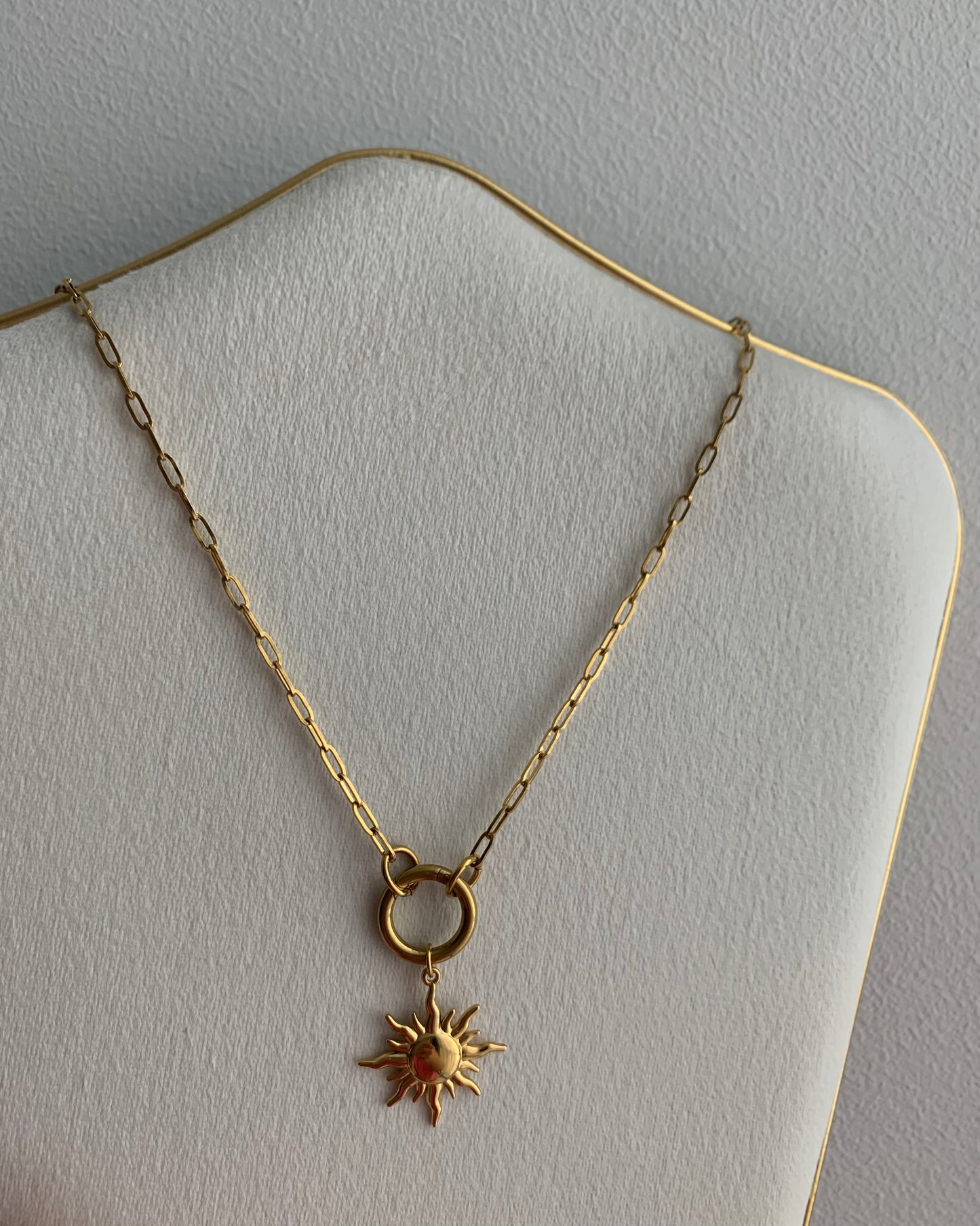 Ariel Sol Collar con dije - Richesse Jewels