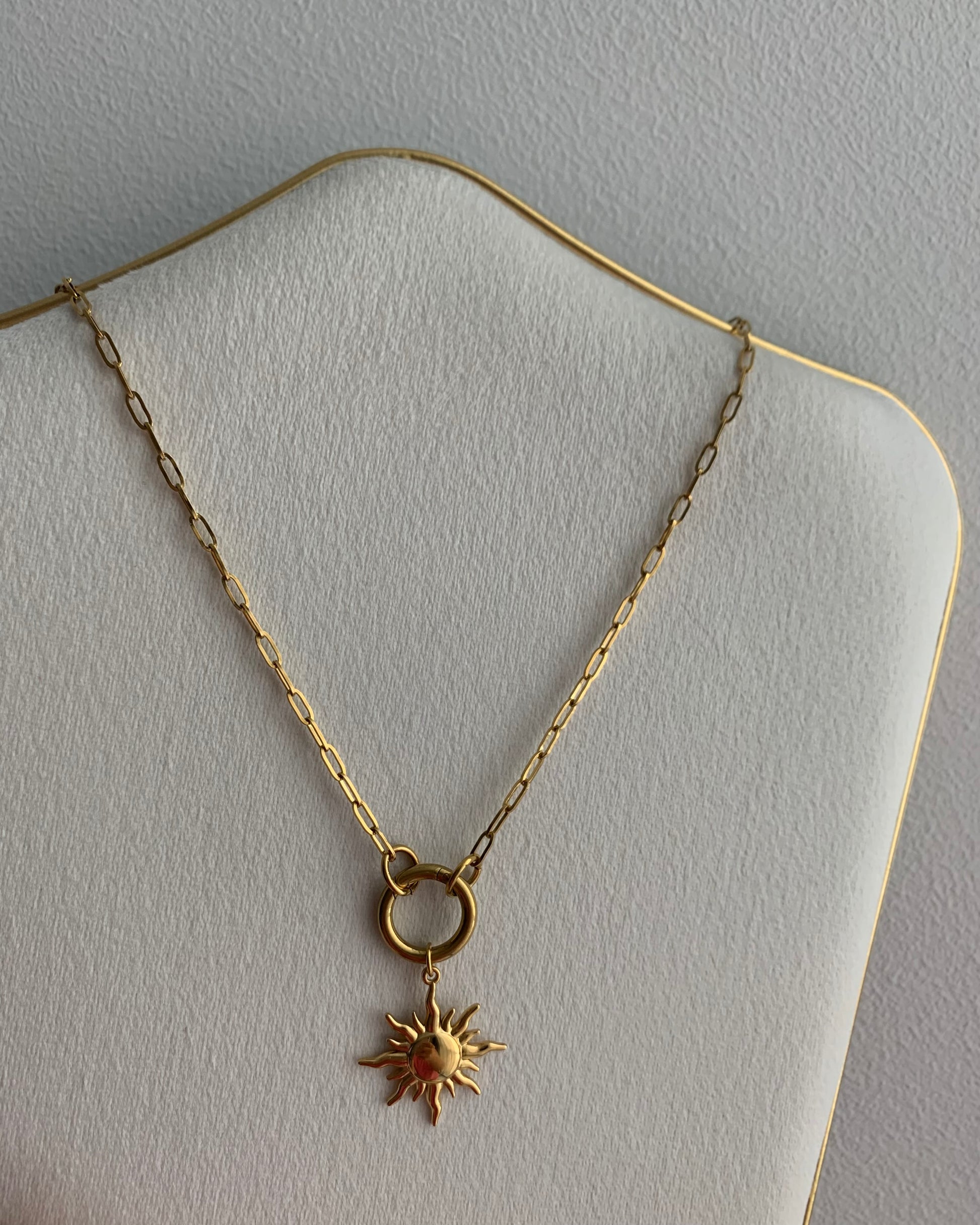 Ariel Sol Collar con dije - Richesse Jewels