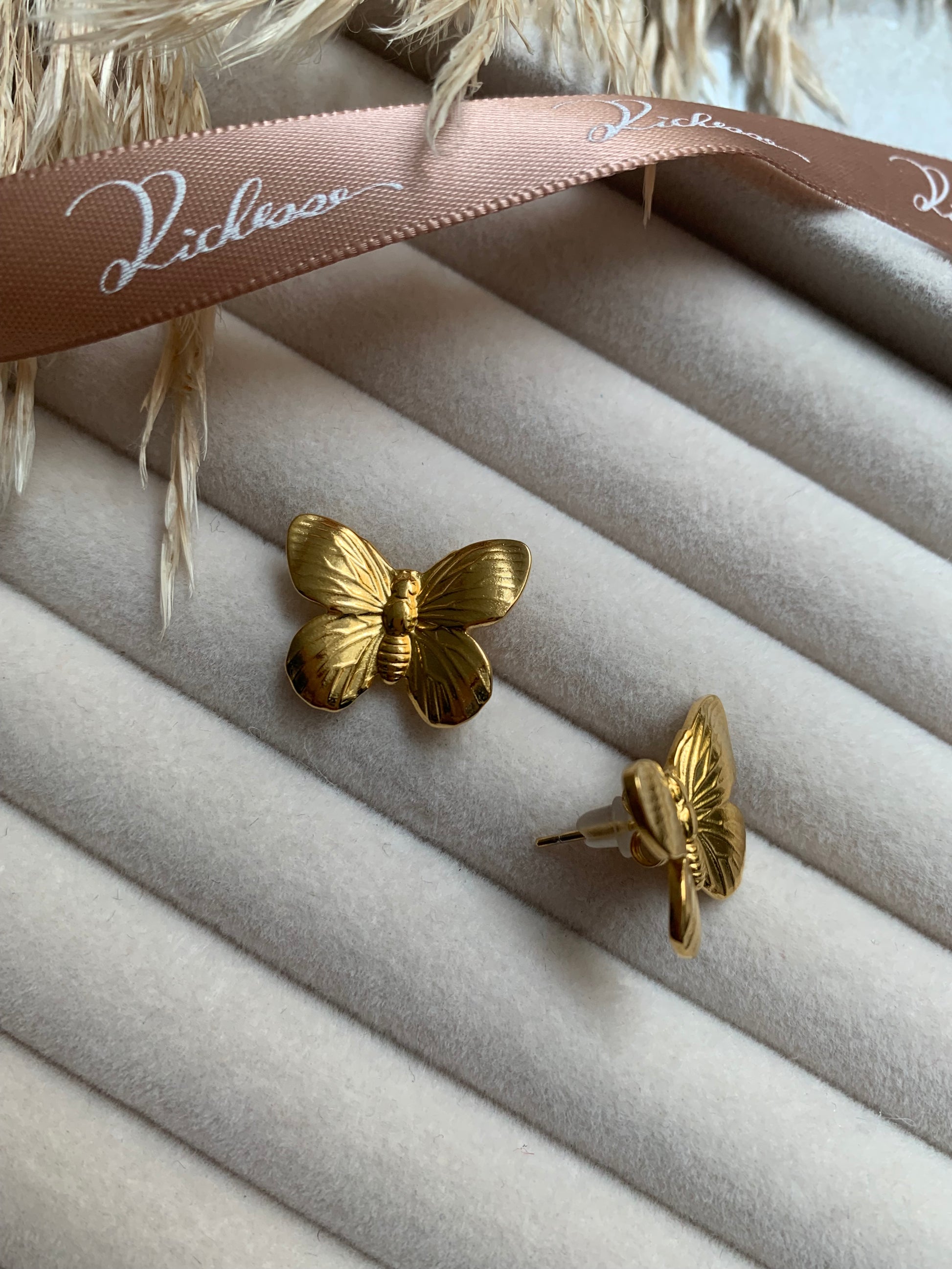 Aretes Delicados Mariposa en Vuelo - Richesse accesorios