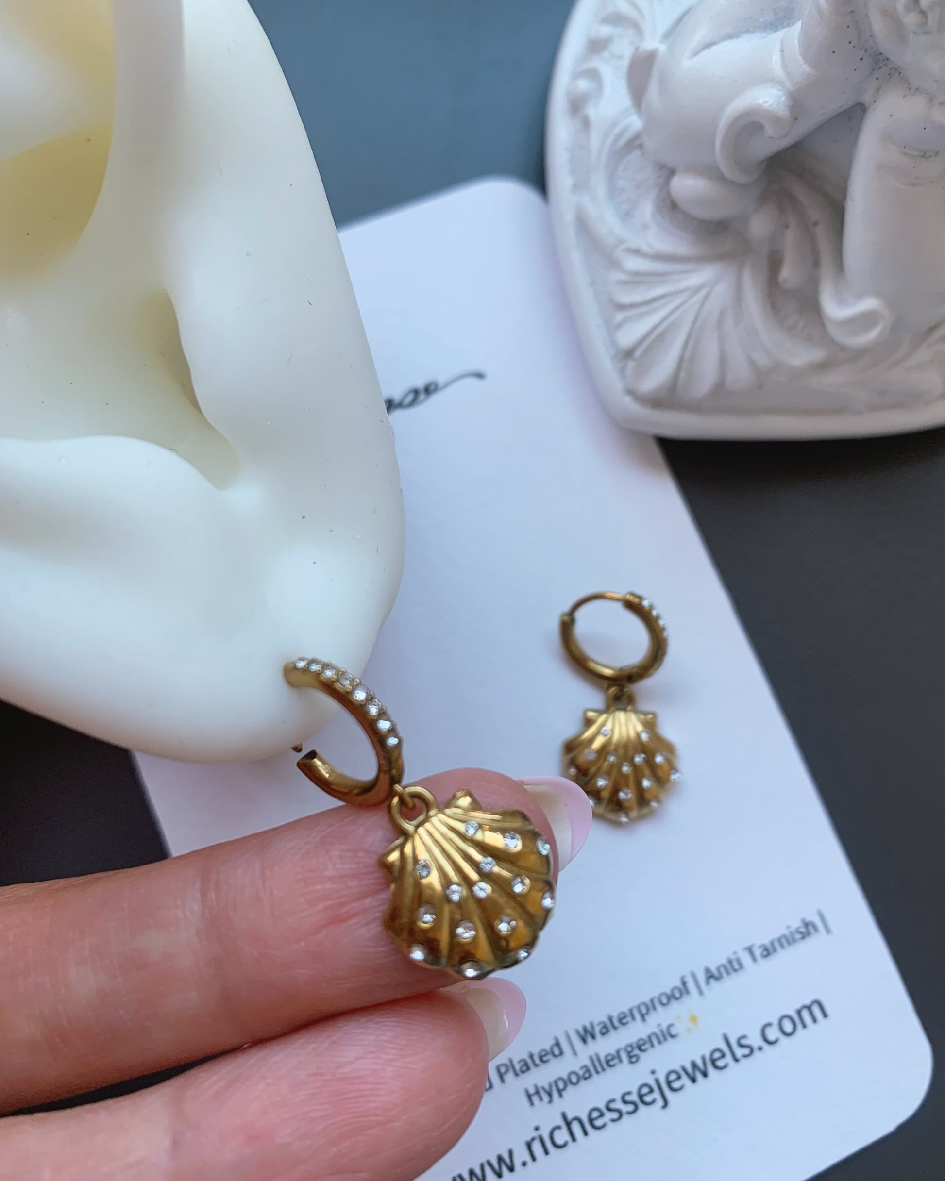 Brillo de concha hoops(10mm) - Richesse Jewels