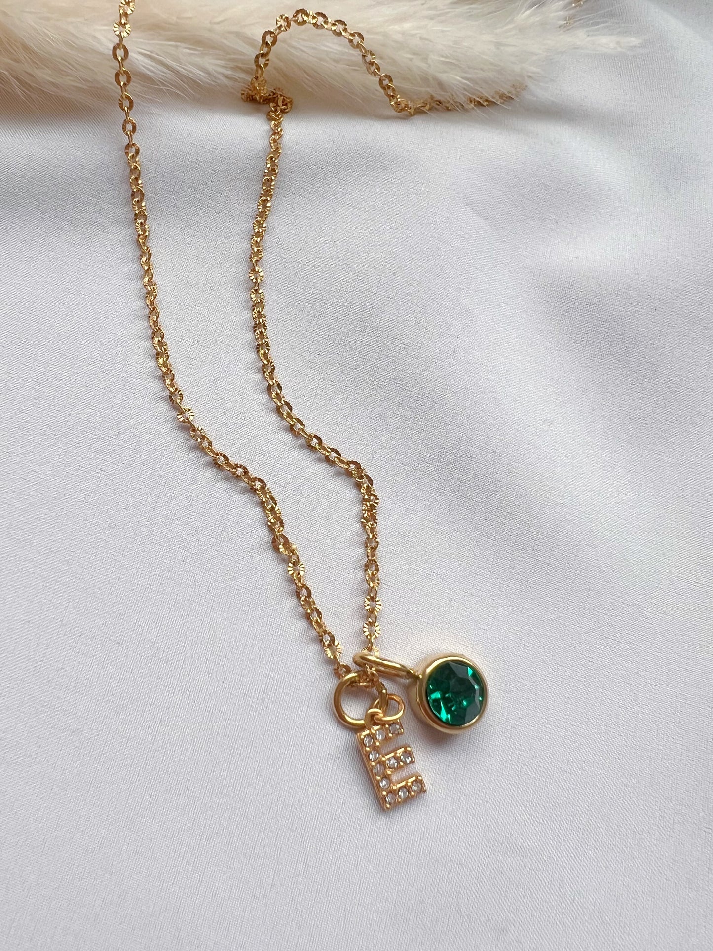 Collar Aurelia con Inicial y Piedra de Nacimiento - Richesse Jewels