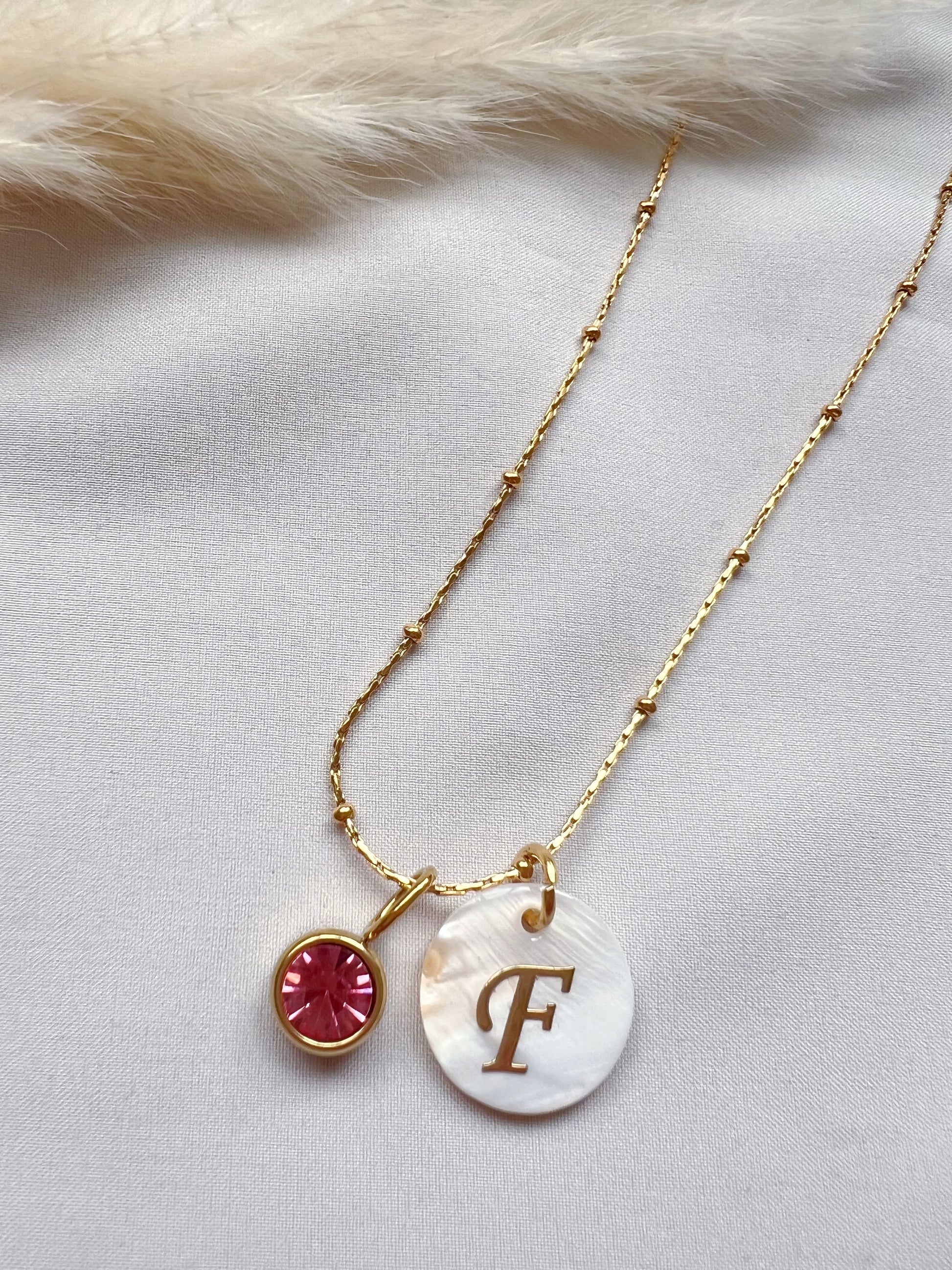 Collar Aurelia con Inicial y Piedra de Nacimiento - Richesse Jewels