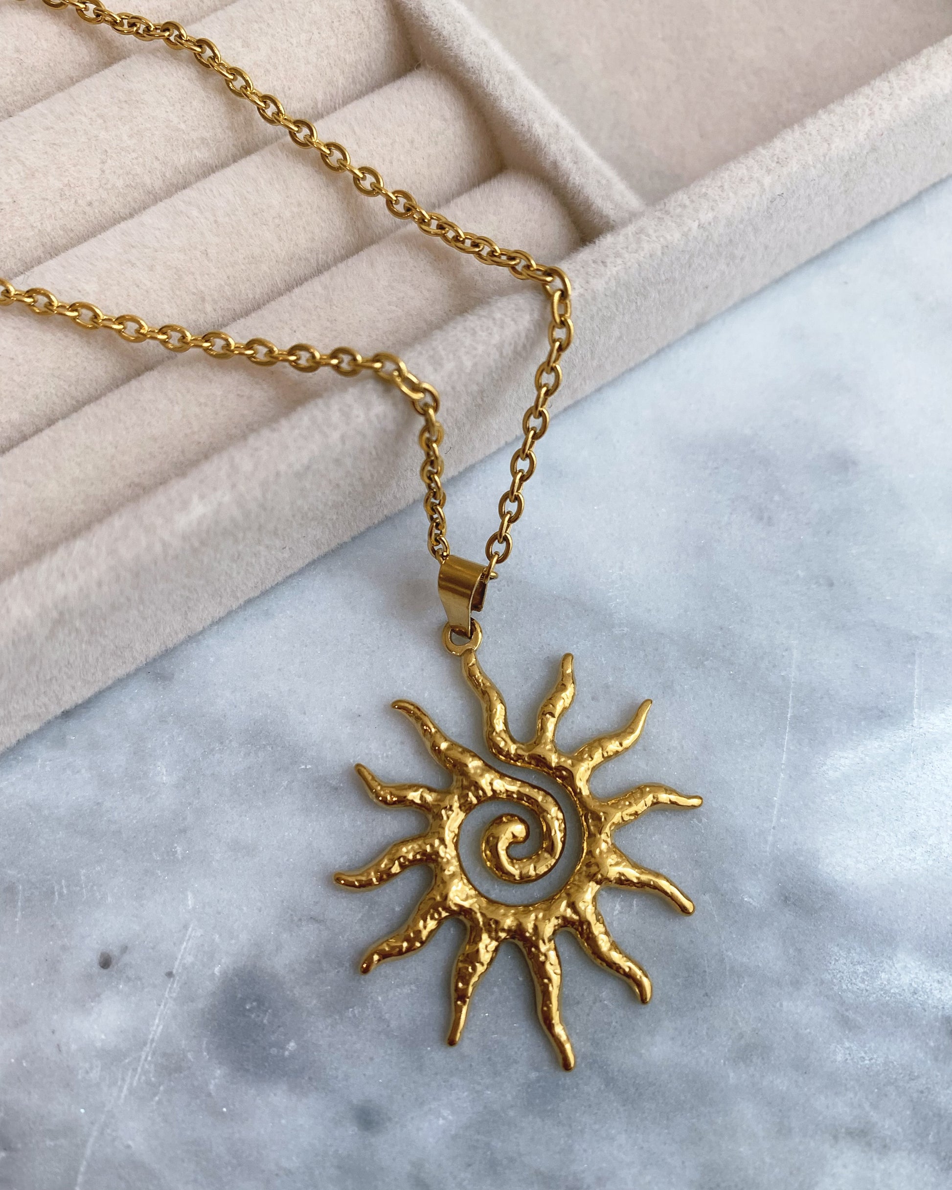 Collar Auriel Luz del Sol（L) - Richesse Jewels