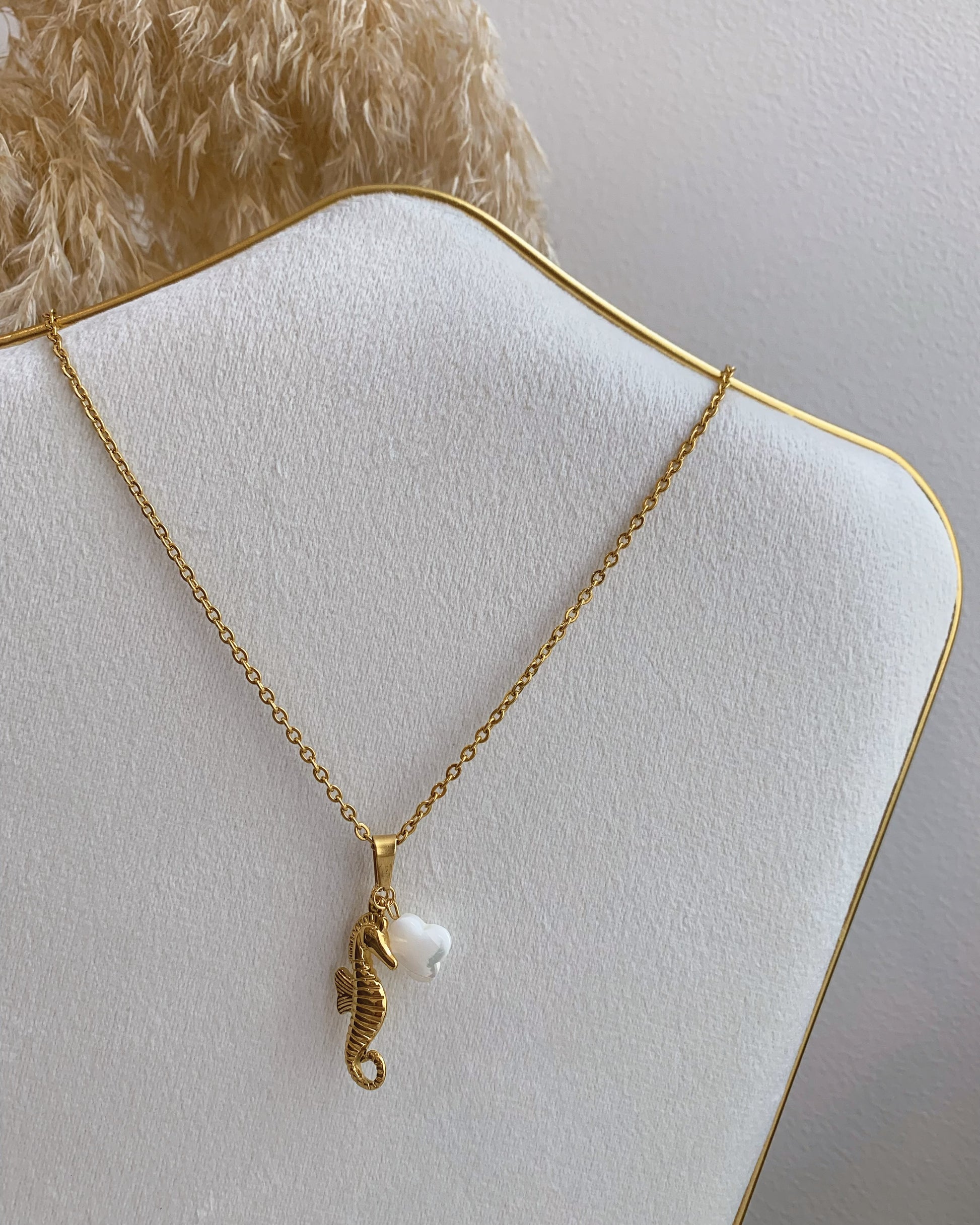 Collar Caballito de Mar y Concha Floral - Richesse Jewels