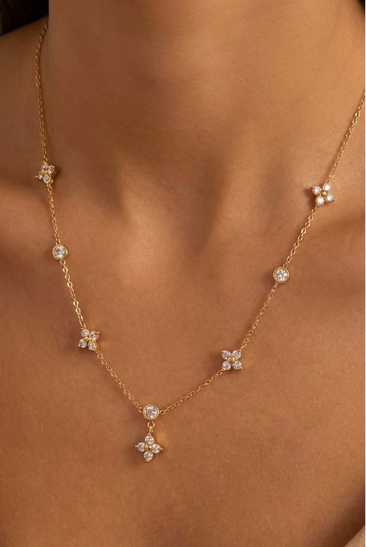 Collar Flor Brillante de Circonias - Richesse Jewels