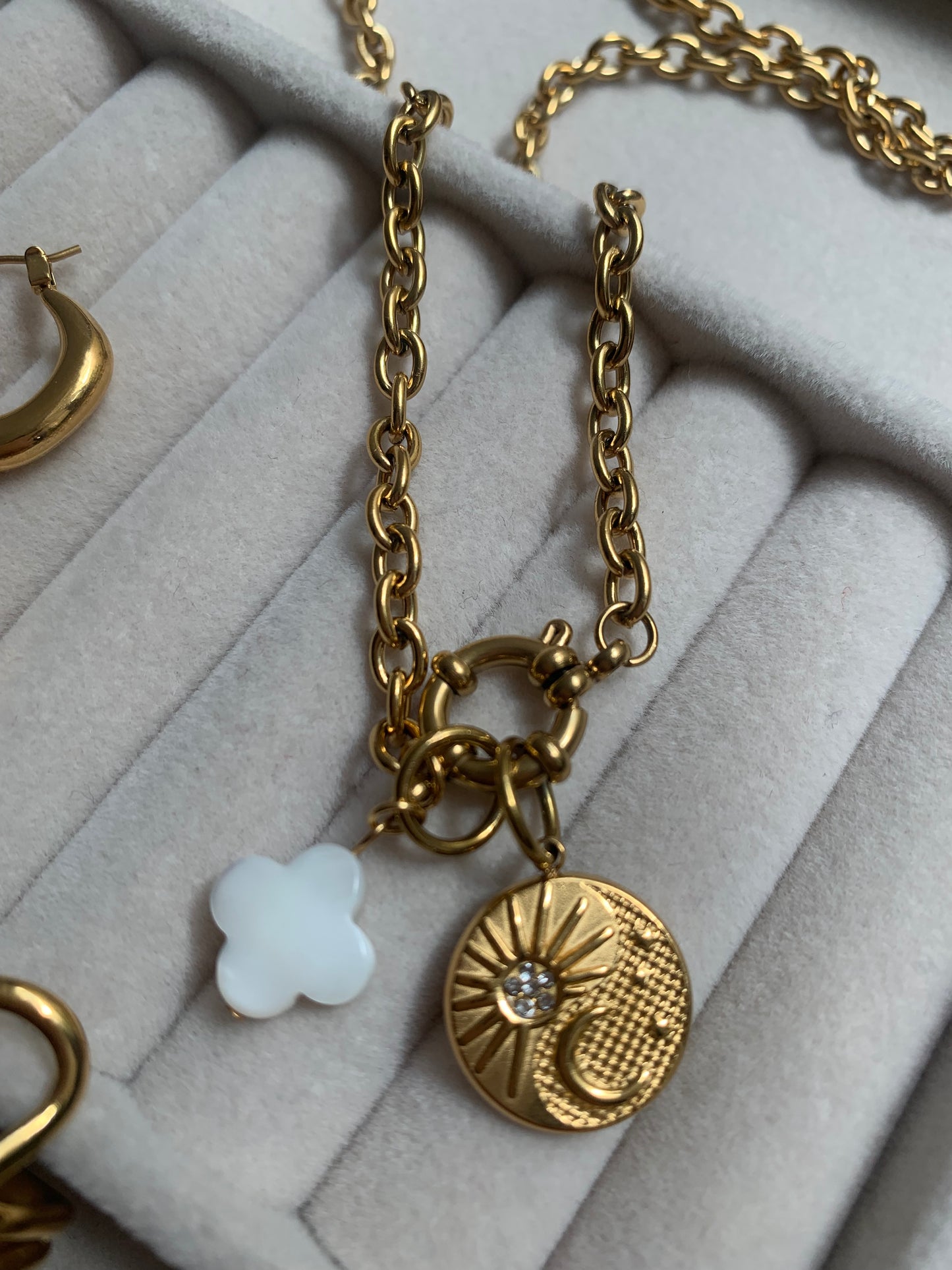 Collar con charms Sol, Luna y Estrellas - Richesse Jewels
