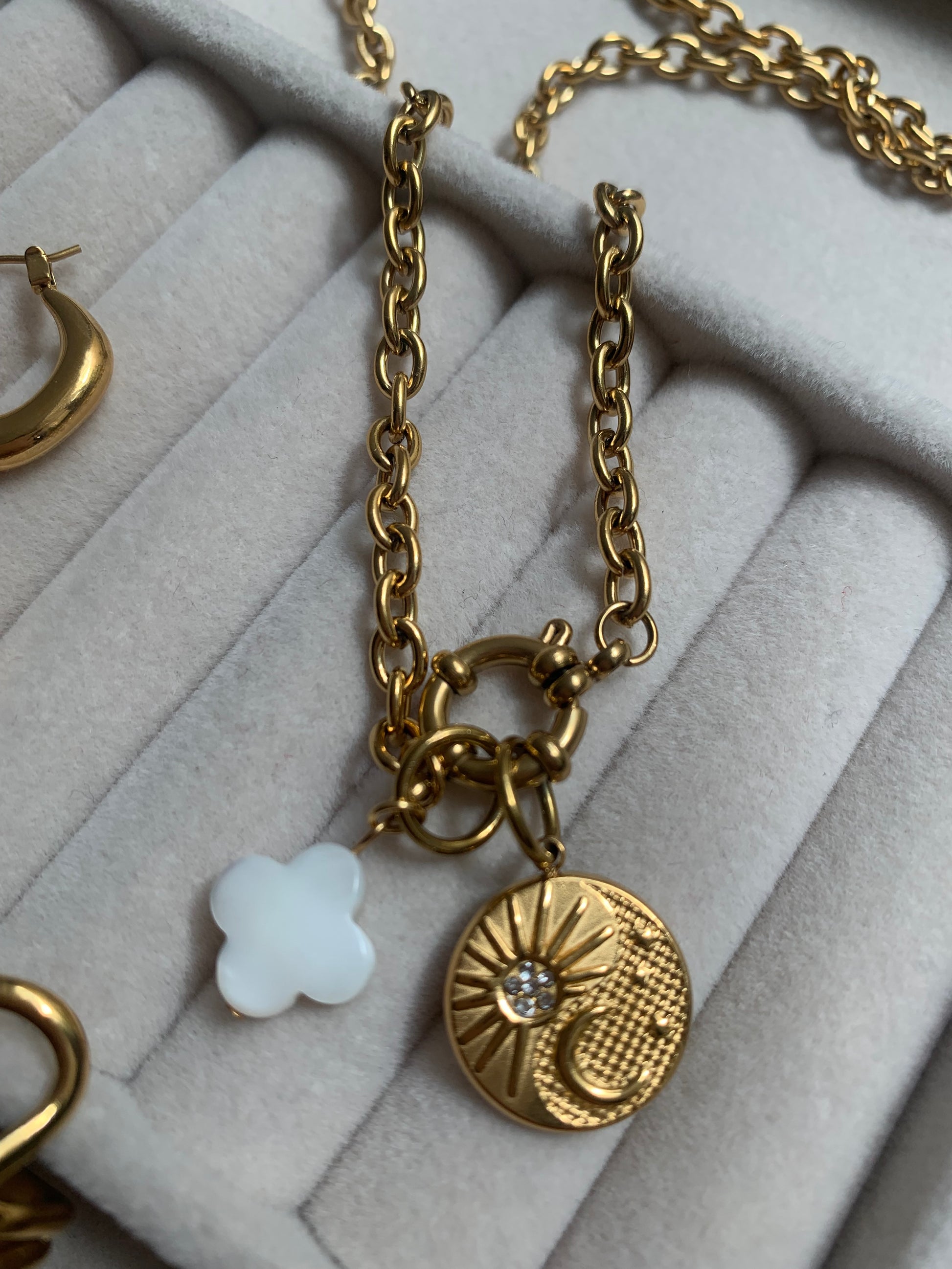 Collar con charms Sol, Luna y Estrellas - Richesse Jewels