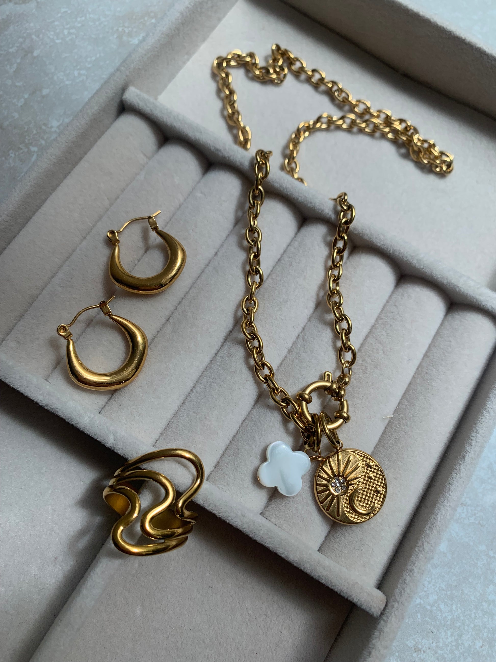 Collar con charms Sol, Luna y Estrellas - Richesse Jewels