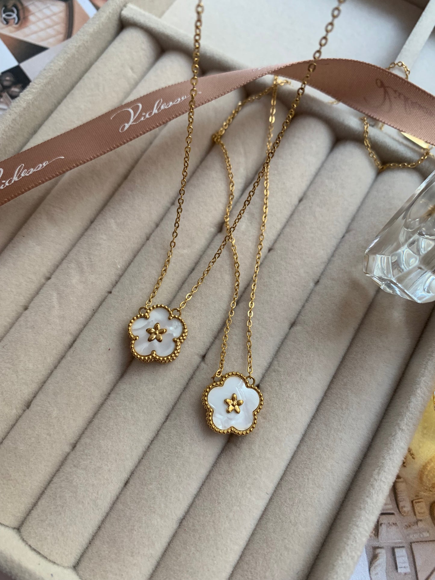 Collar de Flor de Ciruelo - Richesse Jewels