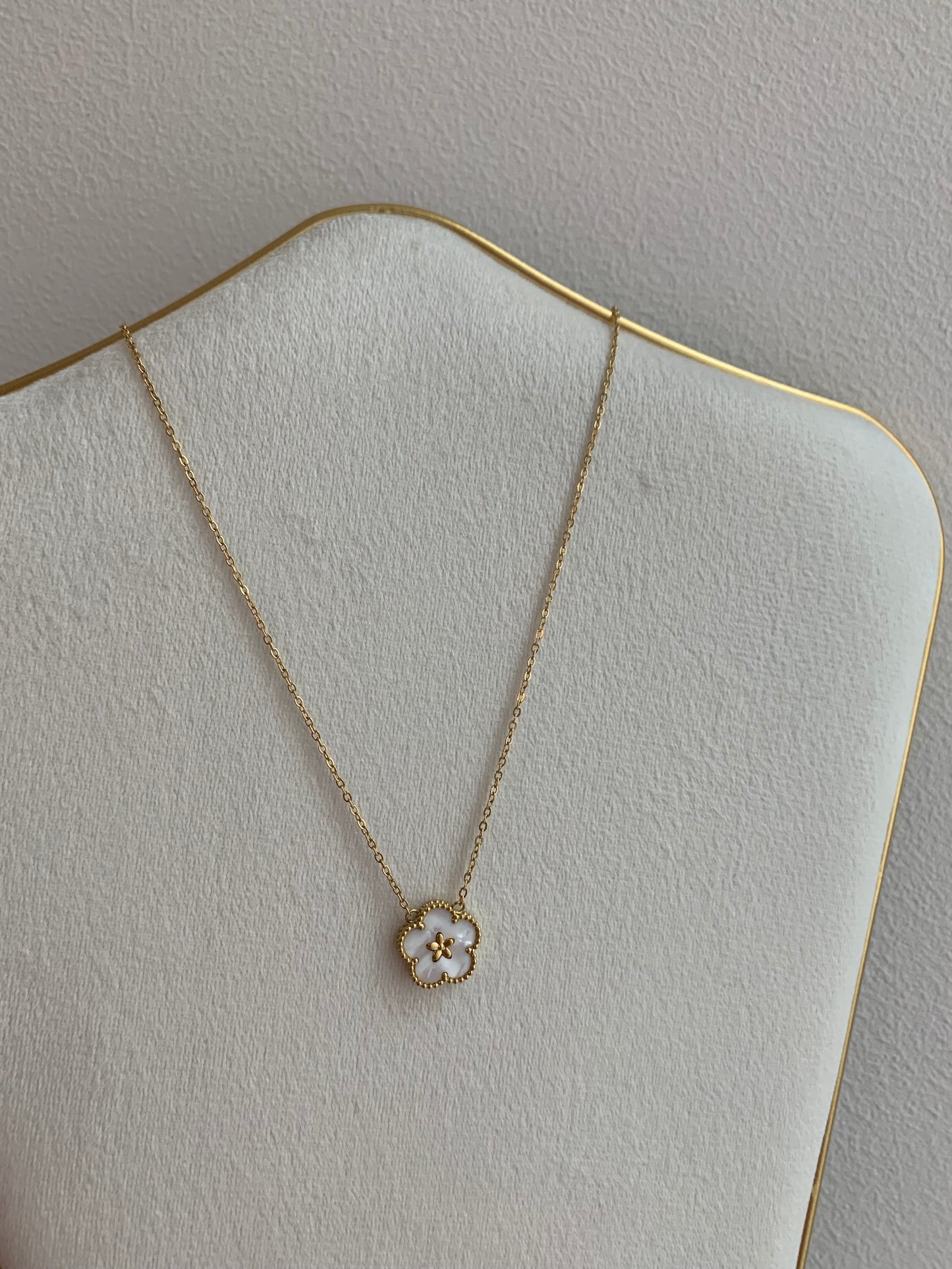 Collar de Flor de Ciruelo - Richesse Jewels
