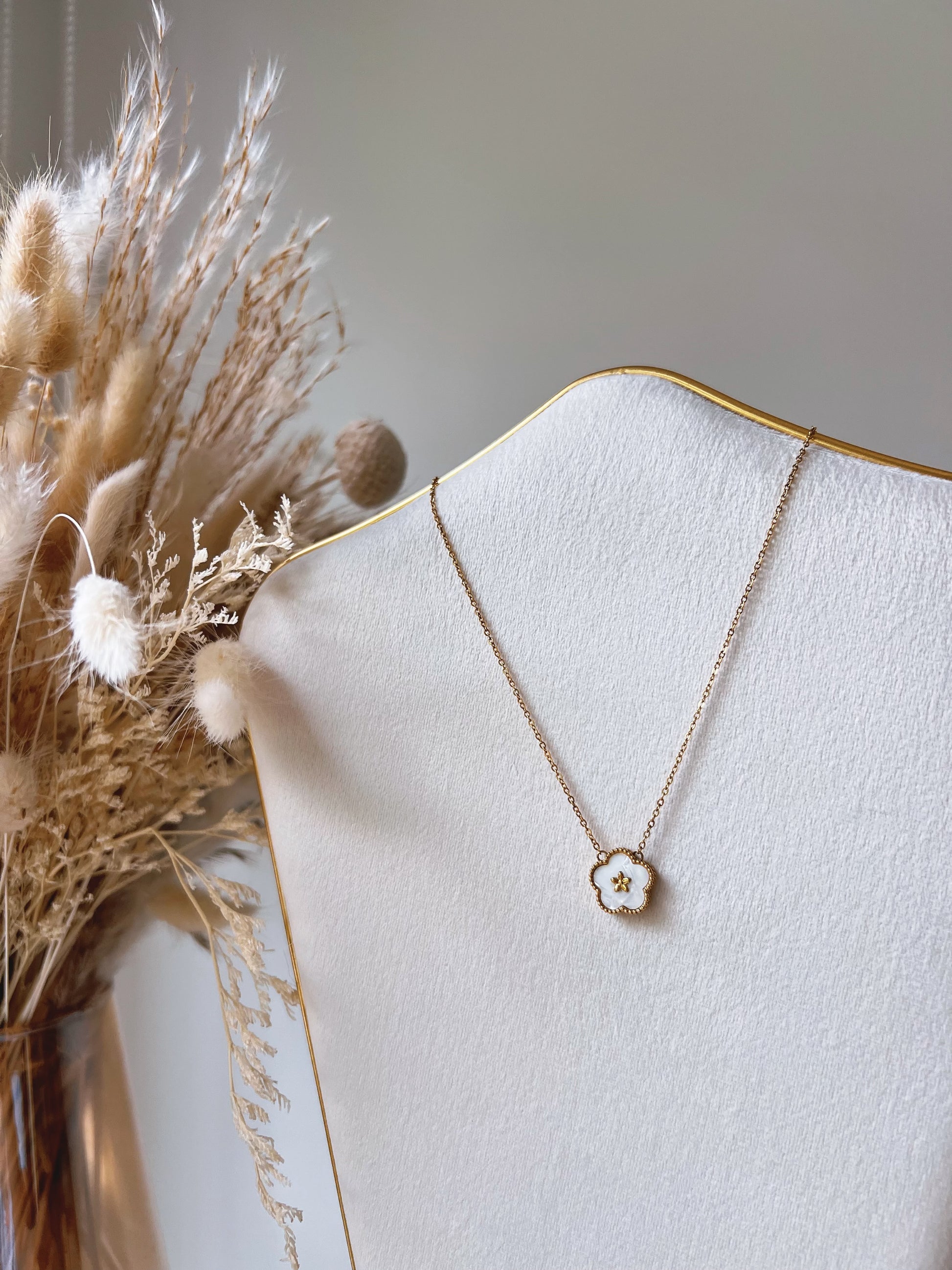 Collar de Flor de Ciruelo - Richesse Jewels