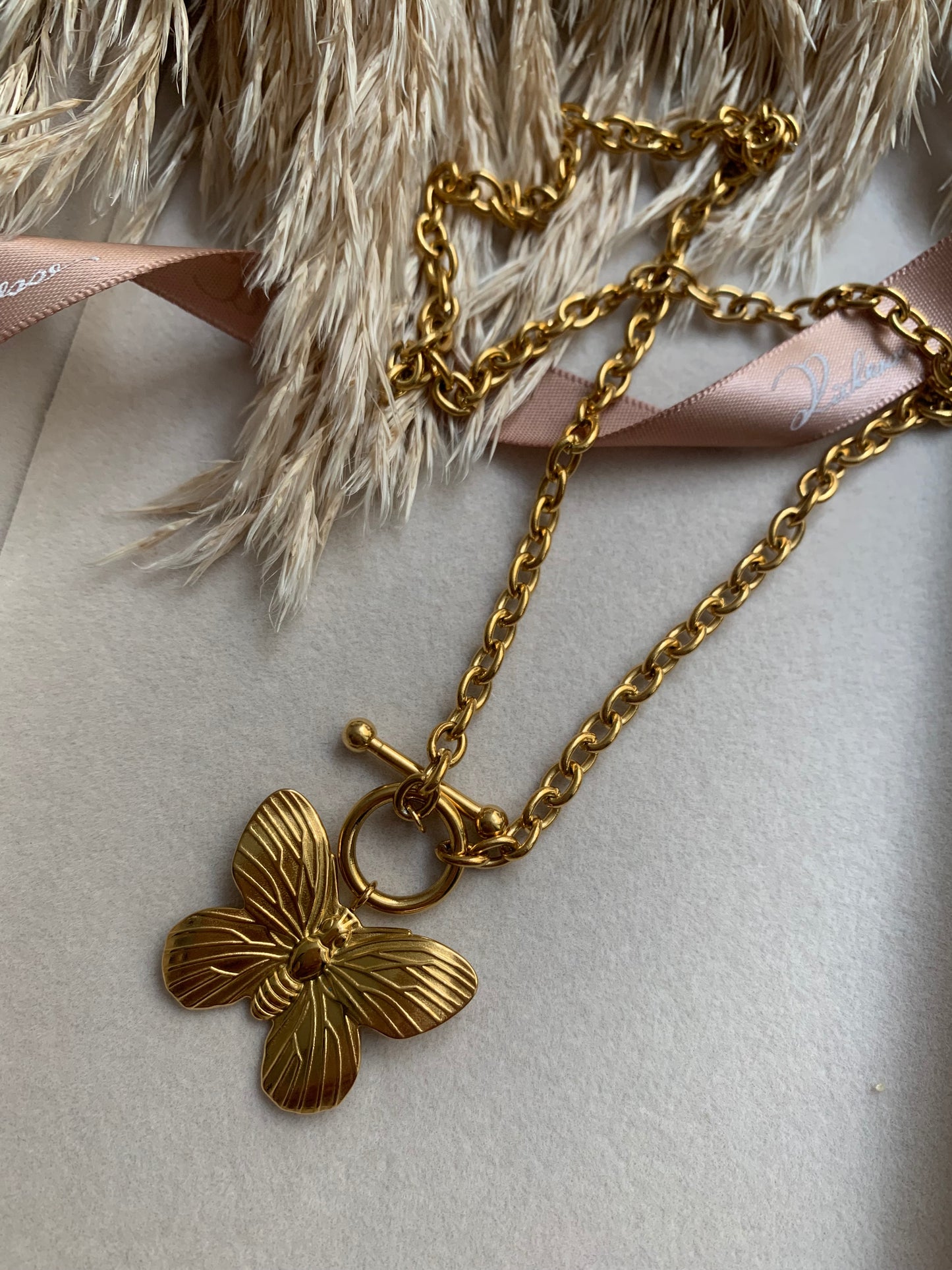 Collar de moda con mariposa OT. - Richesse Jewels
