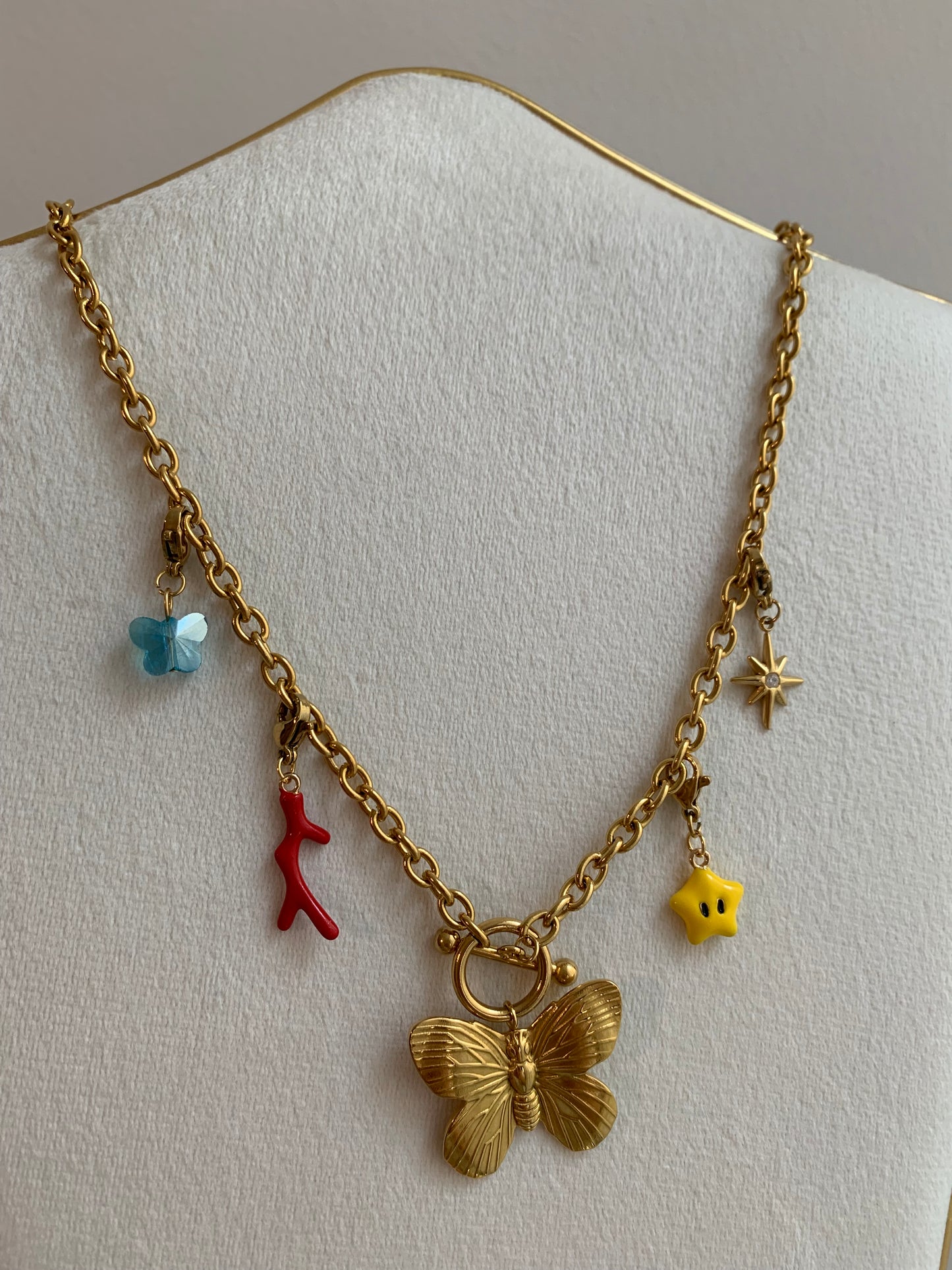 Collar de moda con mariposa OT. - Richesse Jewels