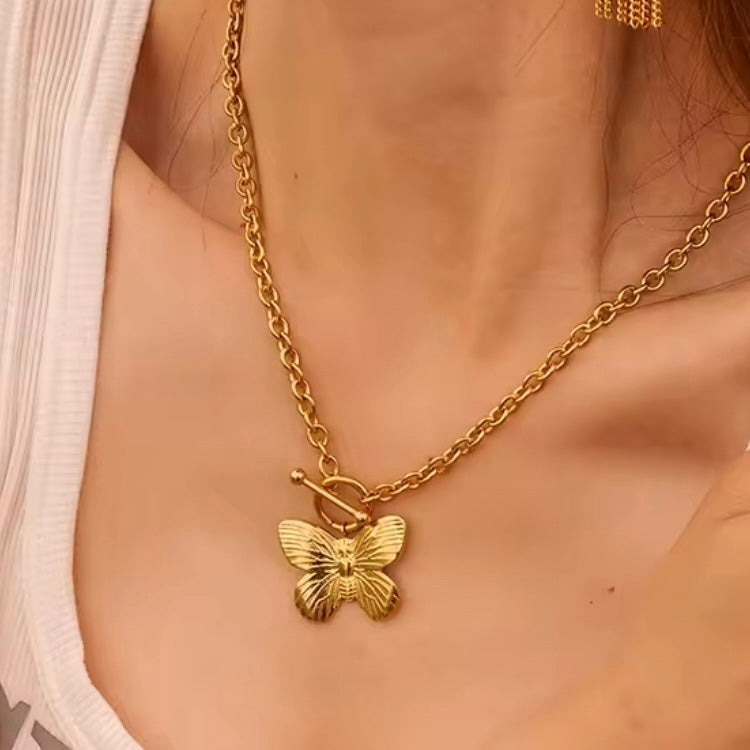 Collar de moda con mariposa OT. - Richesse Jewels