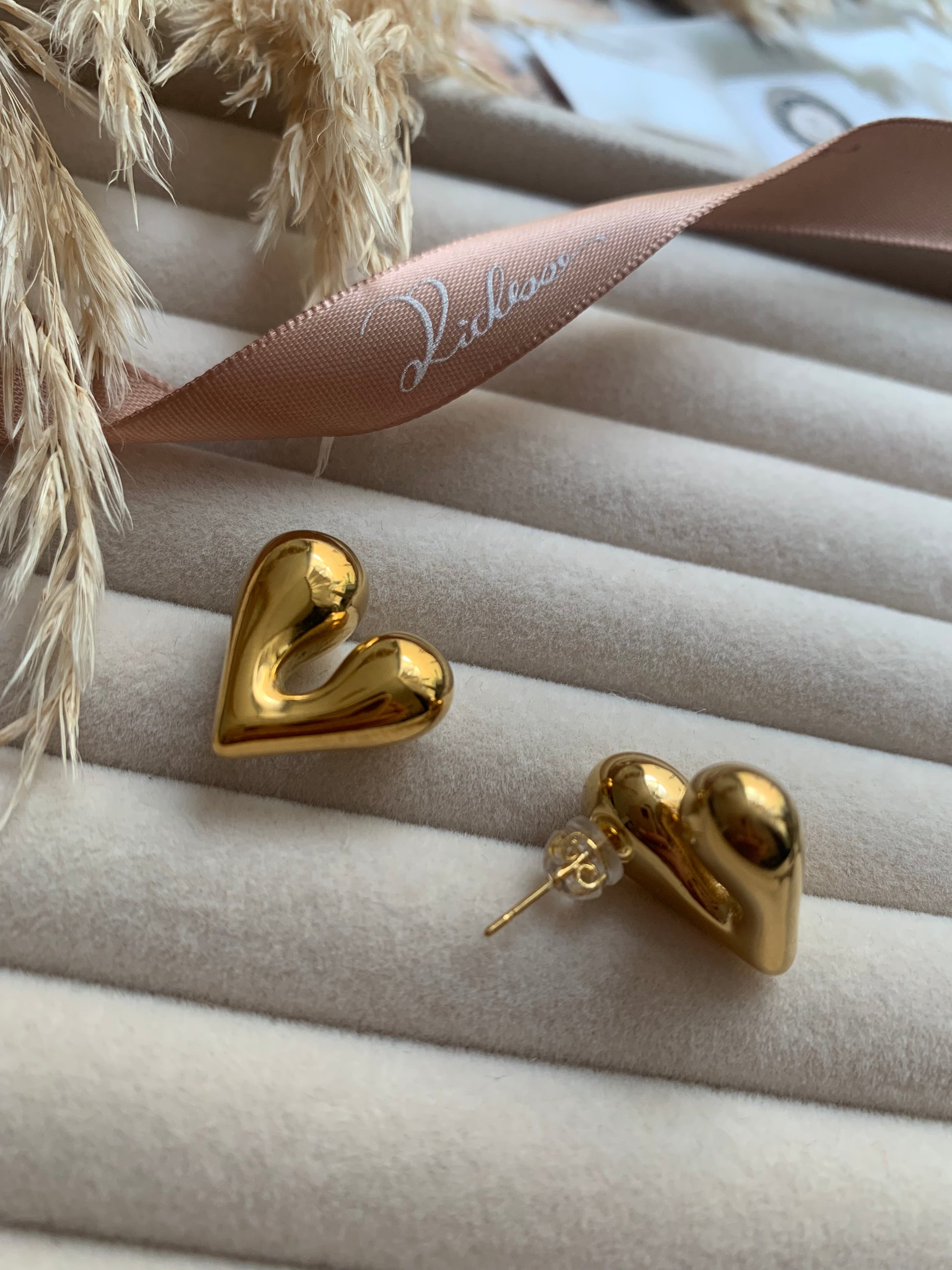 Aretes de corazón con un diseño bonito y adorable.(solido) - Richesse accesorios