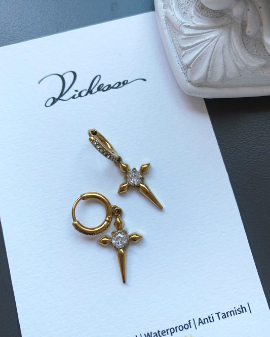 Estrella cruzada brillante mini hoops (10mm) - Richesse Jewels