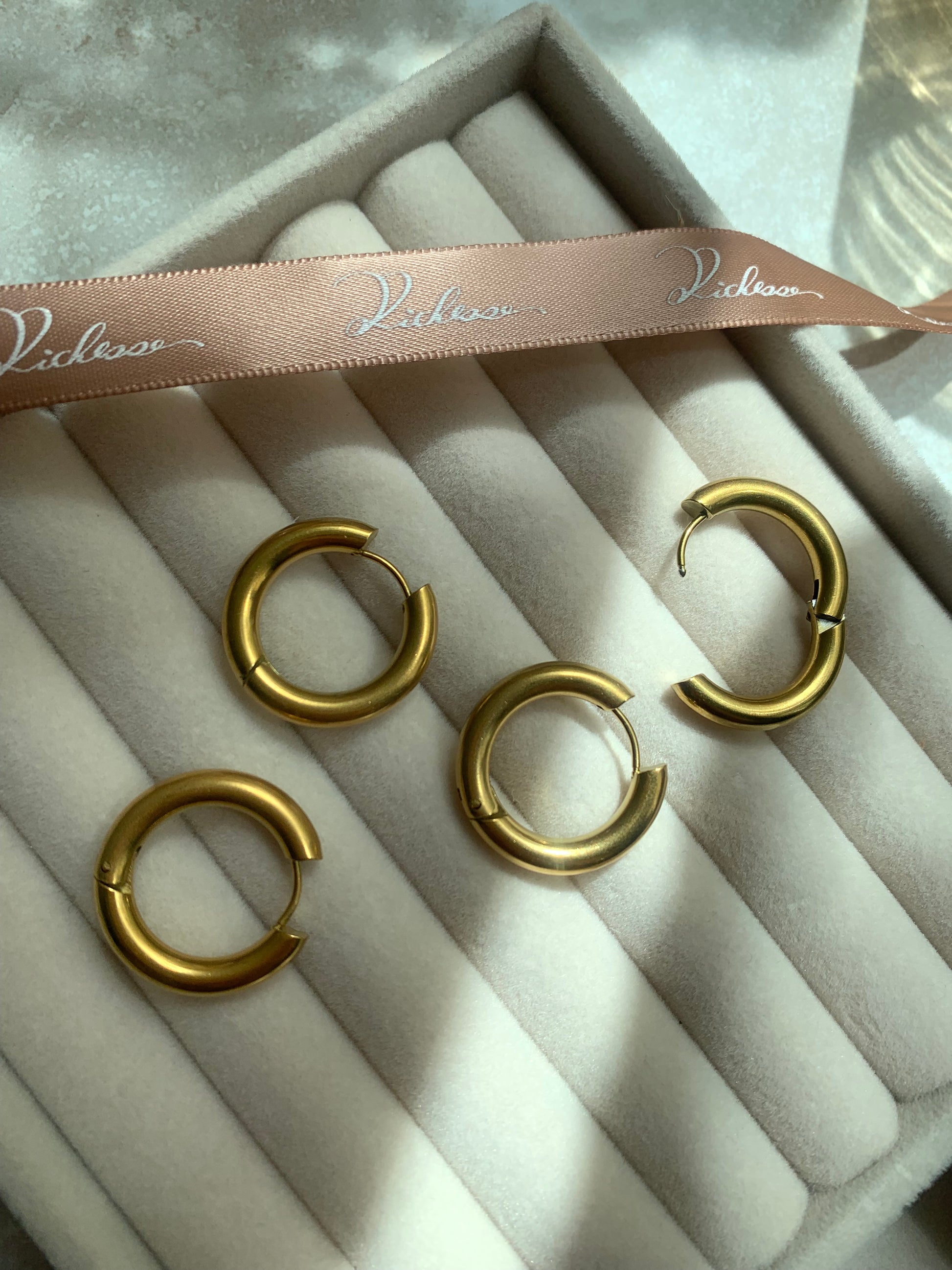 Hoops(4*16mm) Debe comprarse junto con los charms. - Richesse Jewels