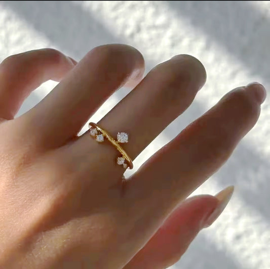 Stainless steel ring with zircons, 18K gold plated, cute and charming.