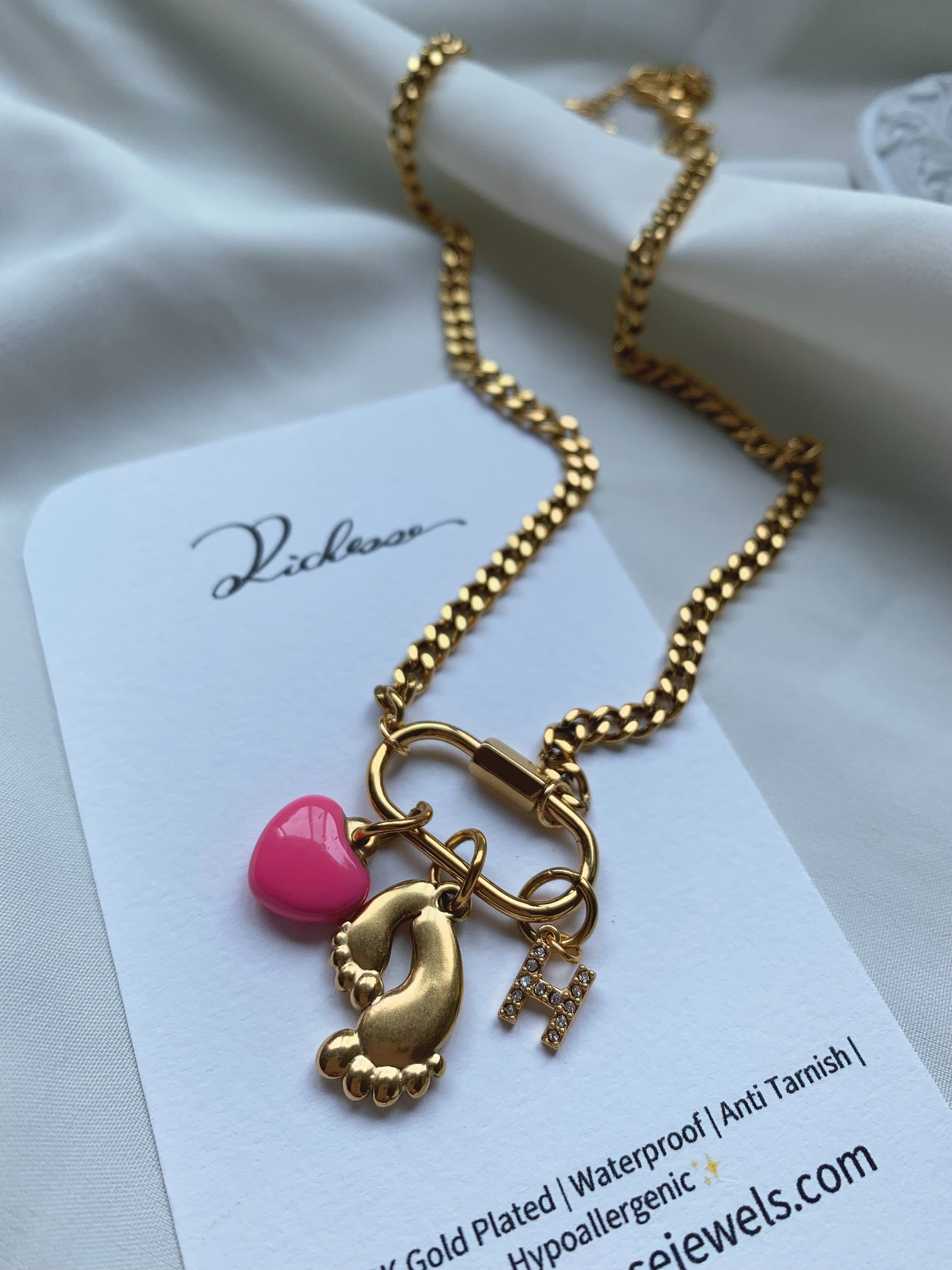 Mi Huellita Rosa collar - Richesse Jewels