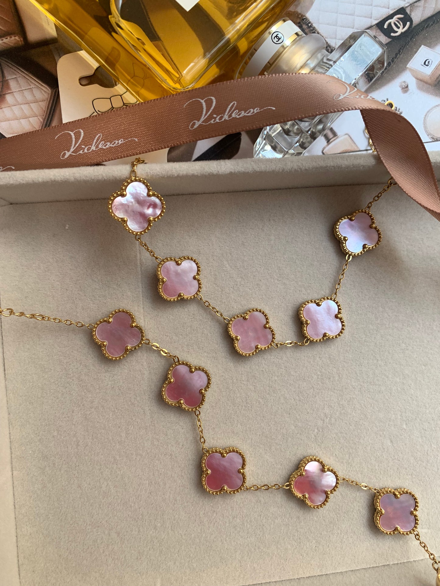 Pulsera Aphrodite Trébol de Cuatro Hojas con Concha Rosa
 1pcs - Richesse Jewels