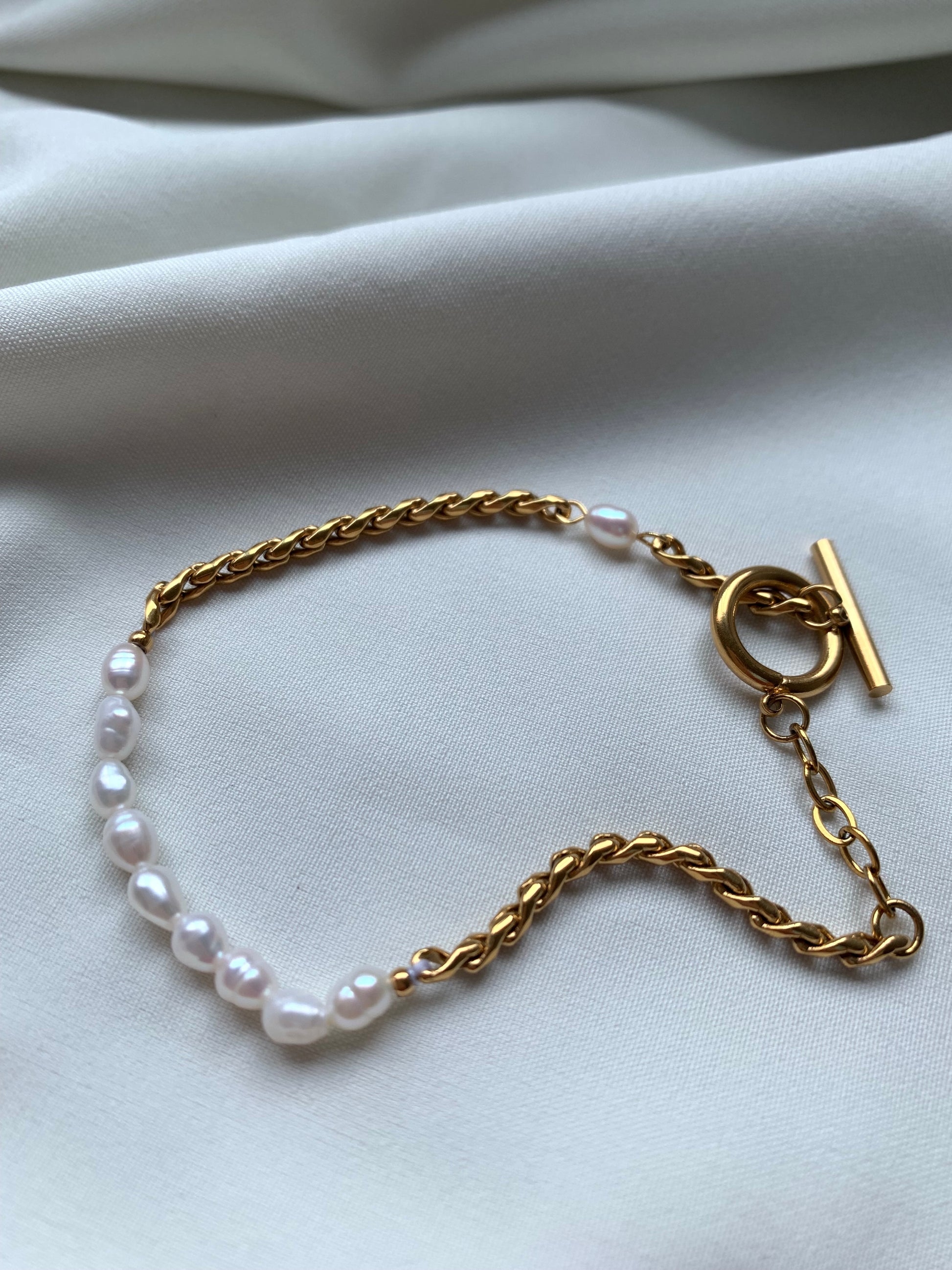 Pulsera de perlas delicada - Richesse Jewels