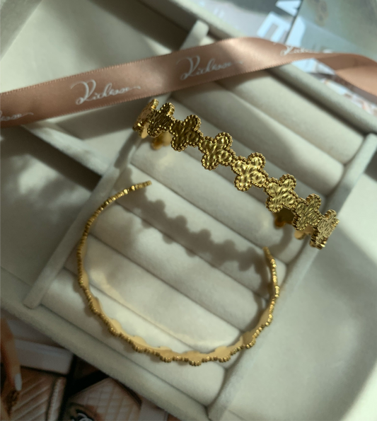 Pulsera semicircular de trébol de 4 hojas - Richesse Jewels