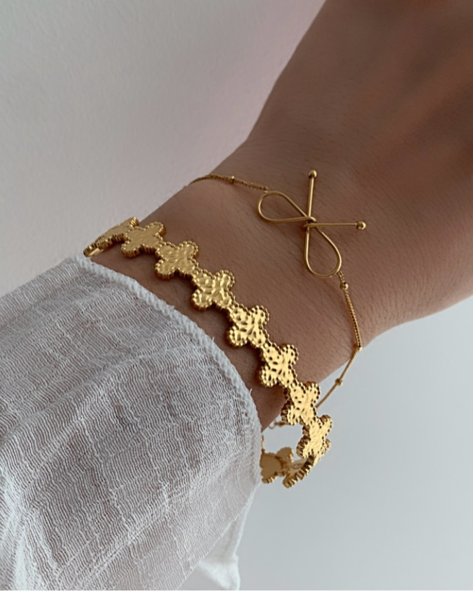 Pulsera semicircular de trébol de 4 hojas - Richesse Jewels